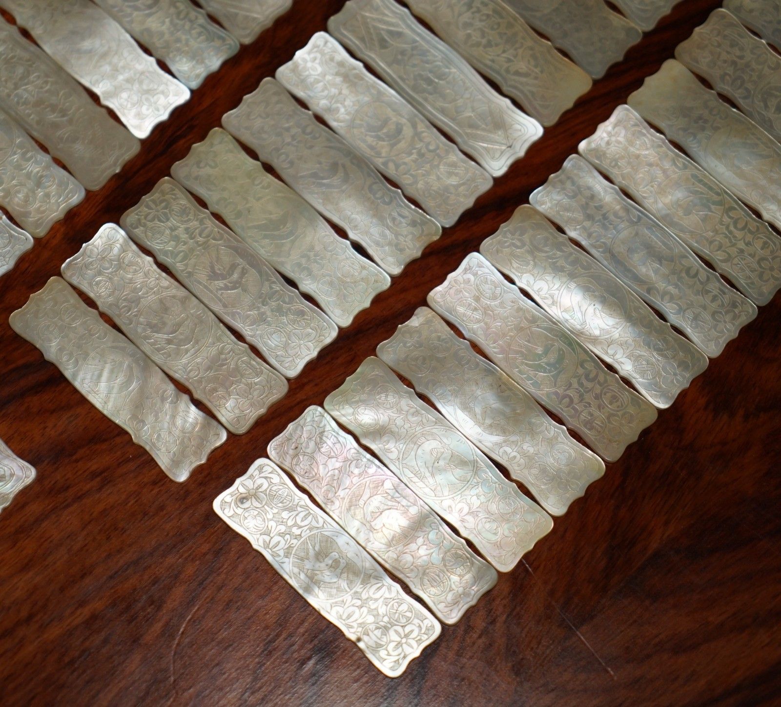photo vinterior Suite Of Rare Antique Chinese Mother Of Pearl Pair Of Doves Mah Jong Counters