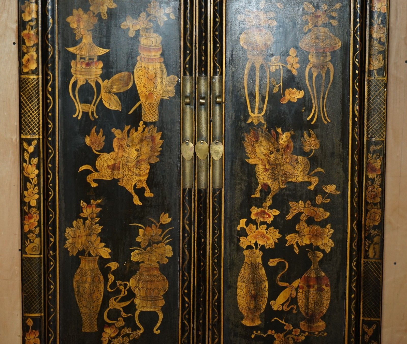Chinese Export Chinoiserie Circa 1920 Painted Lacquered Wedding Cabinet Wardrobe photo vinterior