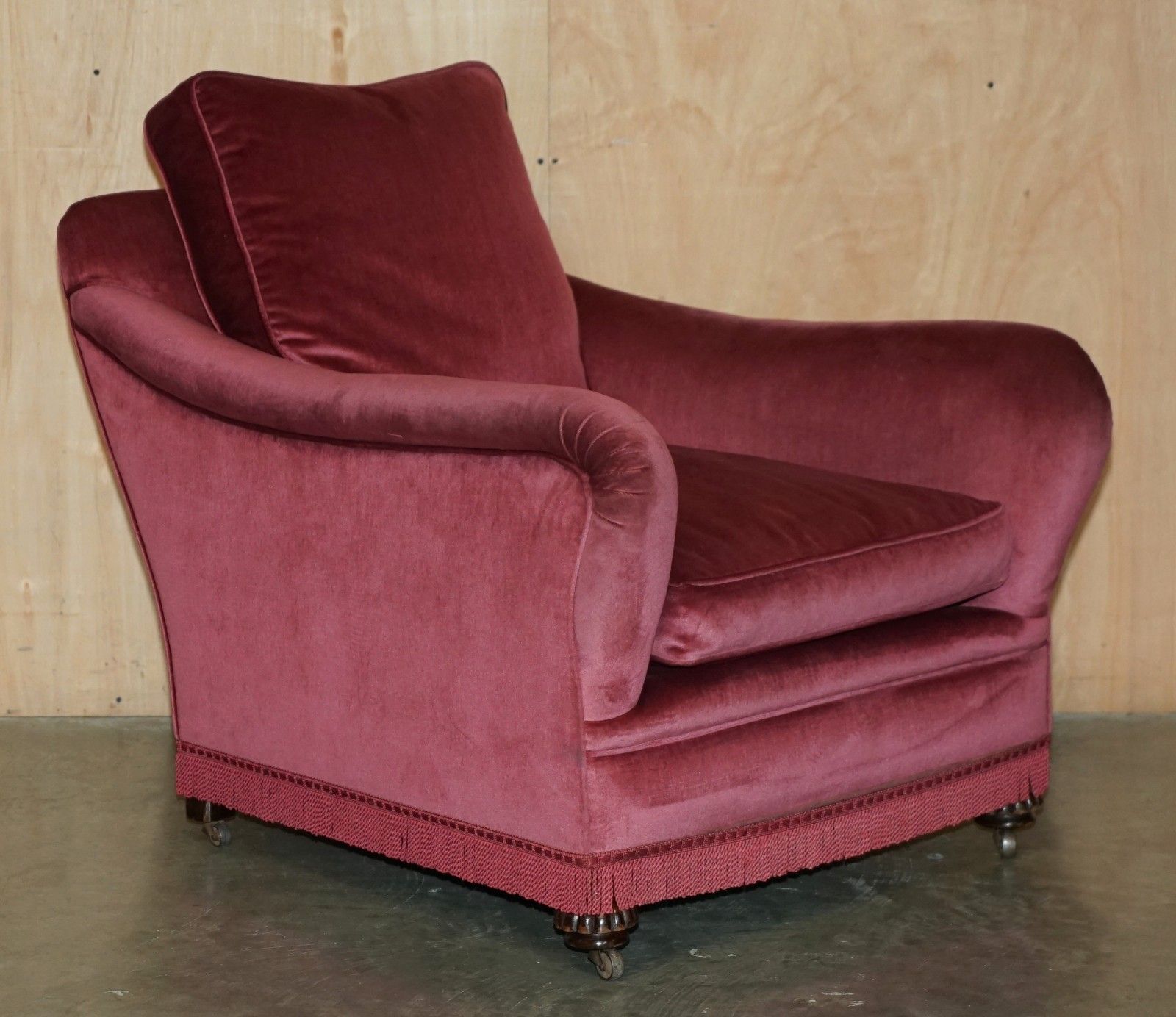4950.0 Exquisite Victorian Salmon Velour Upholstered Sofa & Pair Of Armchairs Suite photo