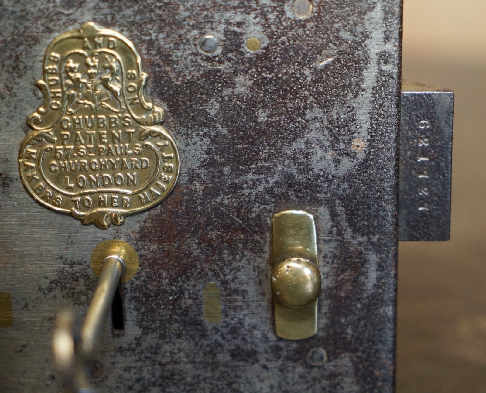 Stunning Antique Victorian Restored Brass Chubb And Son Coat Of Arms Door Lock photo vinterior