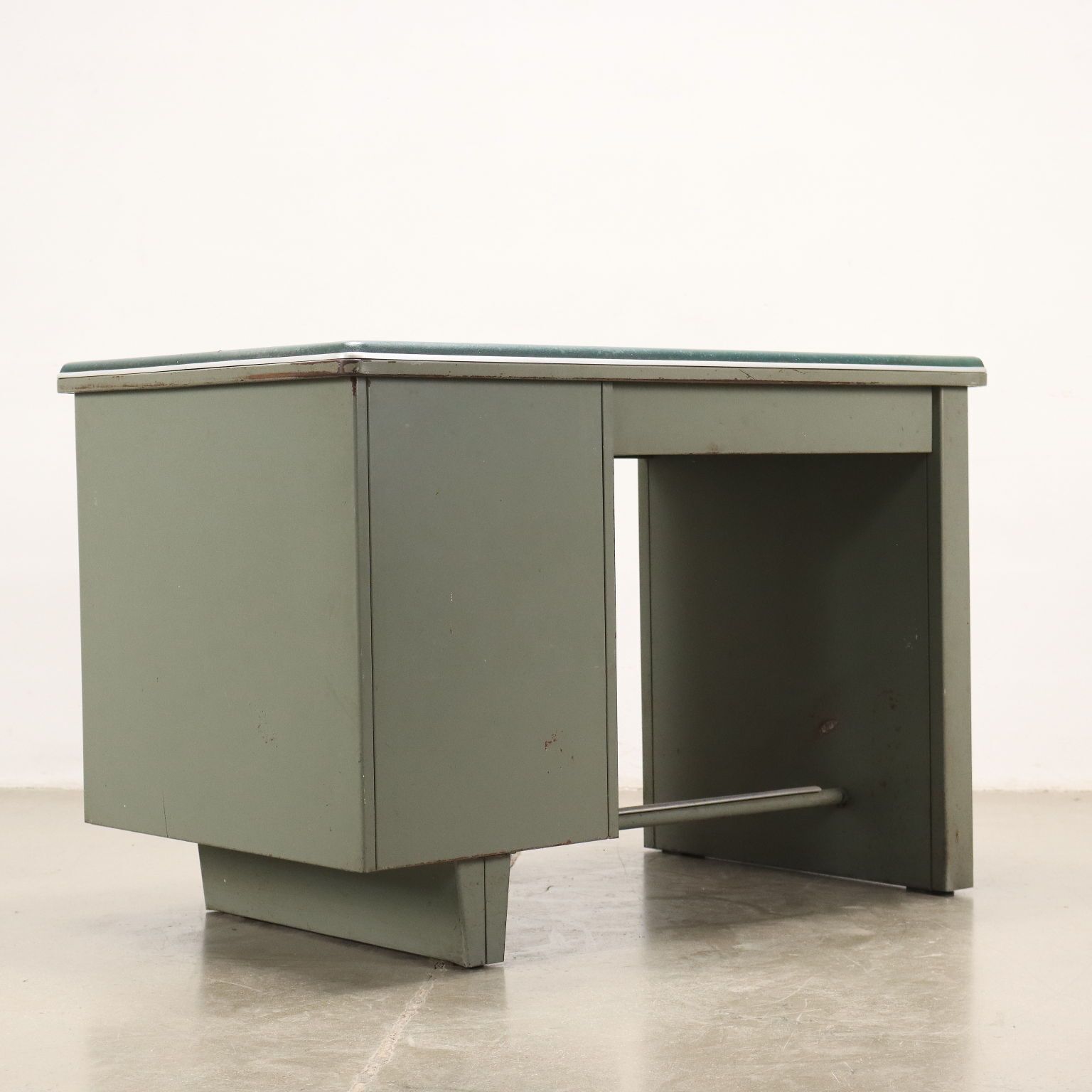 photo furniture Vintage Writing Desk From The 1960s Enamelled Metal Leatherette