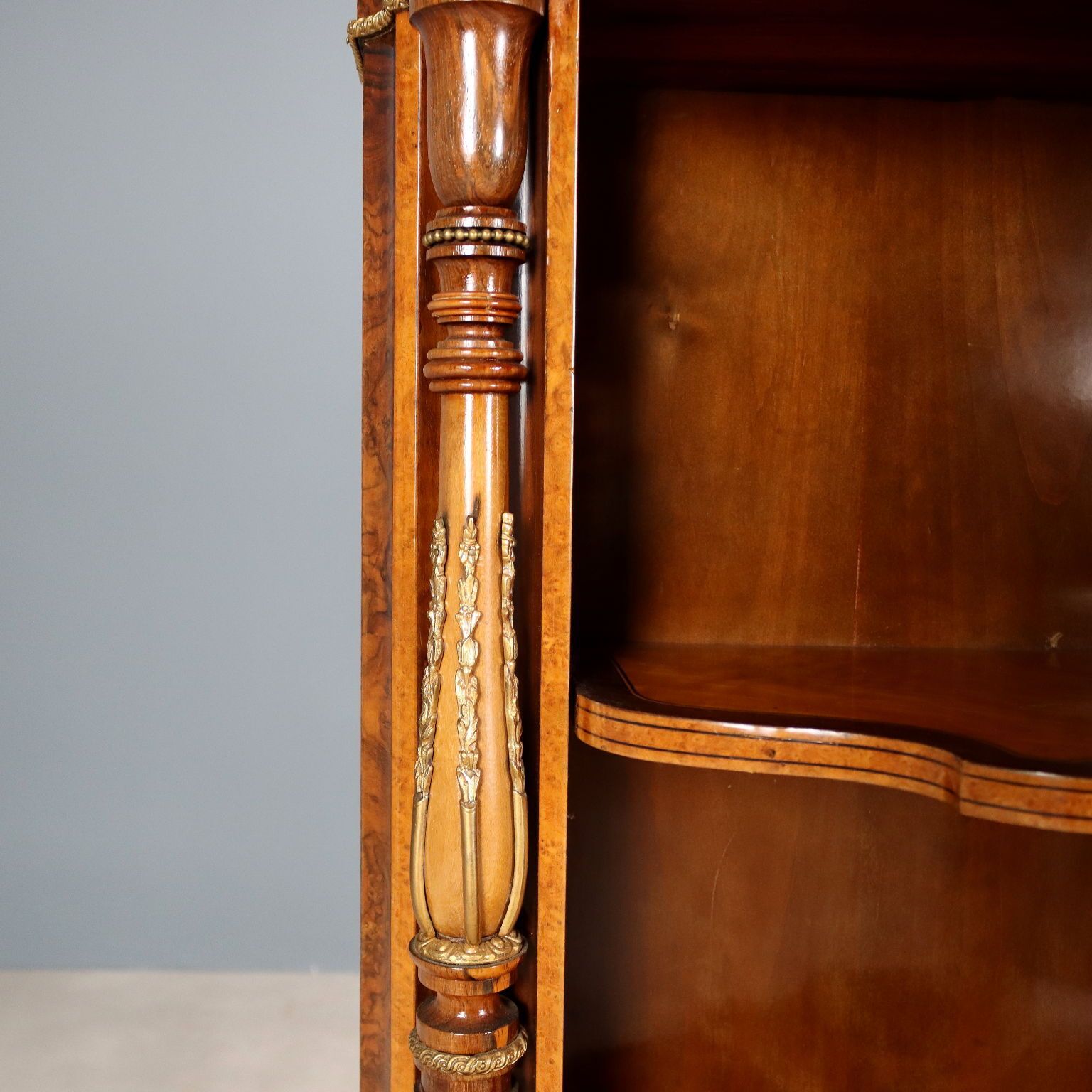 photo furniture Antique Chest Of Drawers Maple Burl Veneer United Kingdom XIX Century