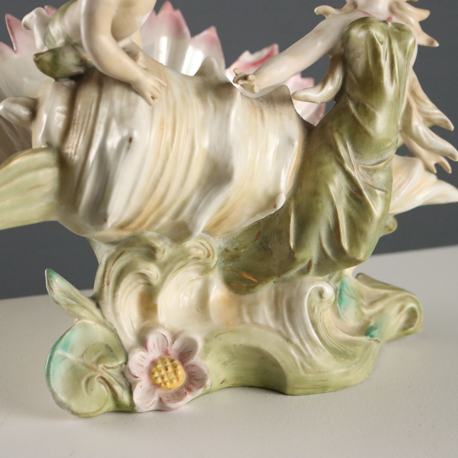 Vase Shell Shaped Art Nouveau Porcelain XIX XX Century photo 150.0