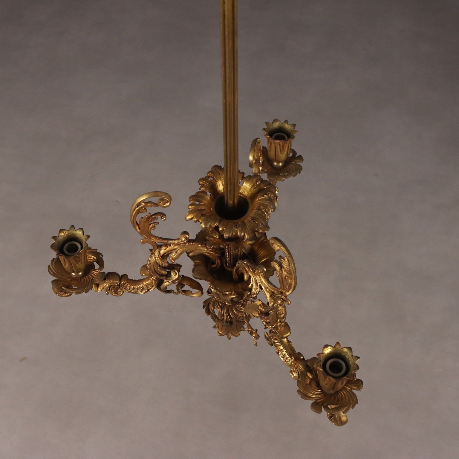 photo furniture Antique Chandelier Gilded Bronze 3 Lights Italy XX Century