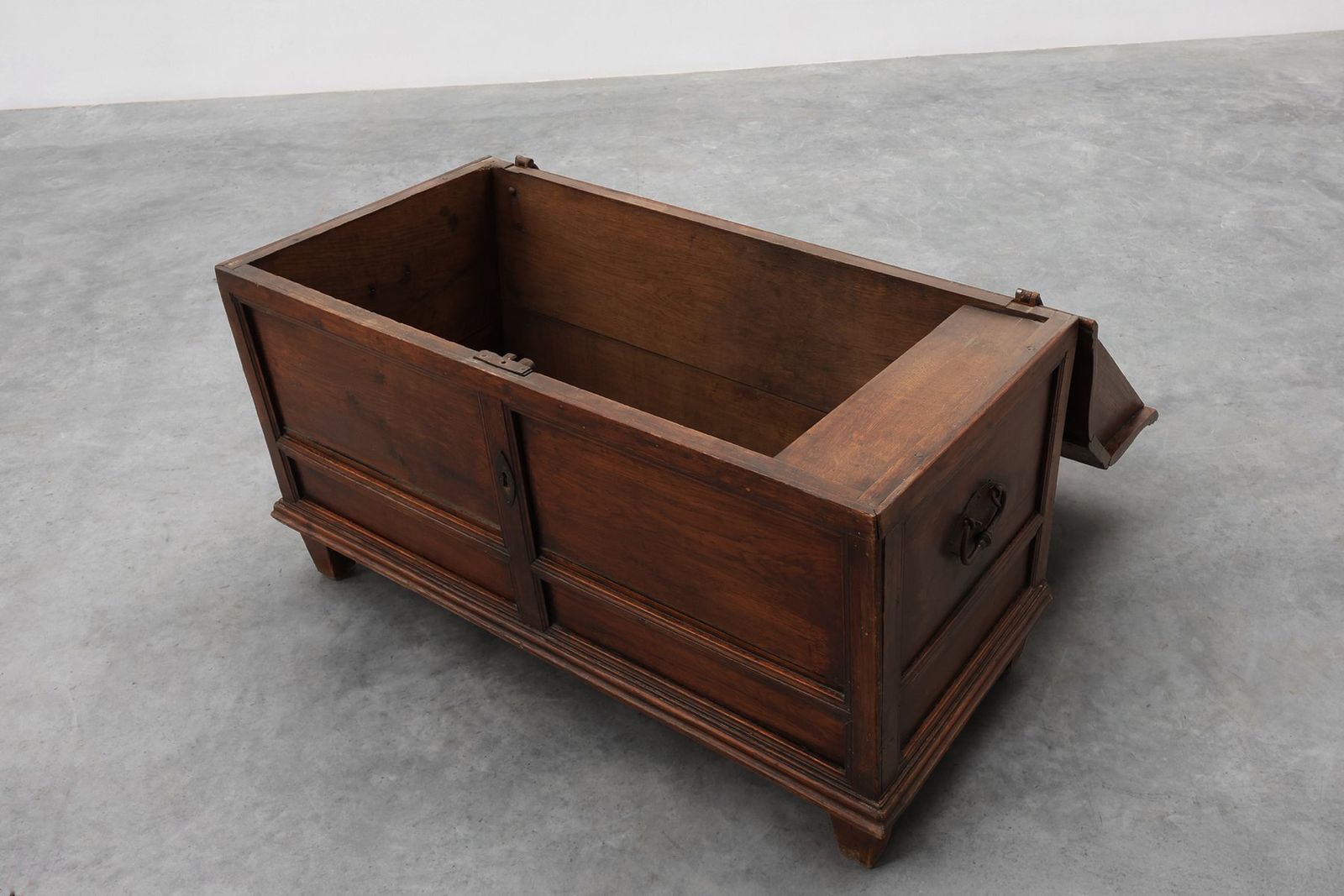 Large 18th Century Provincial Oak Chest, France photo vinterior