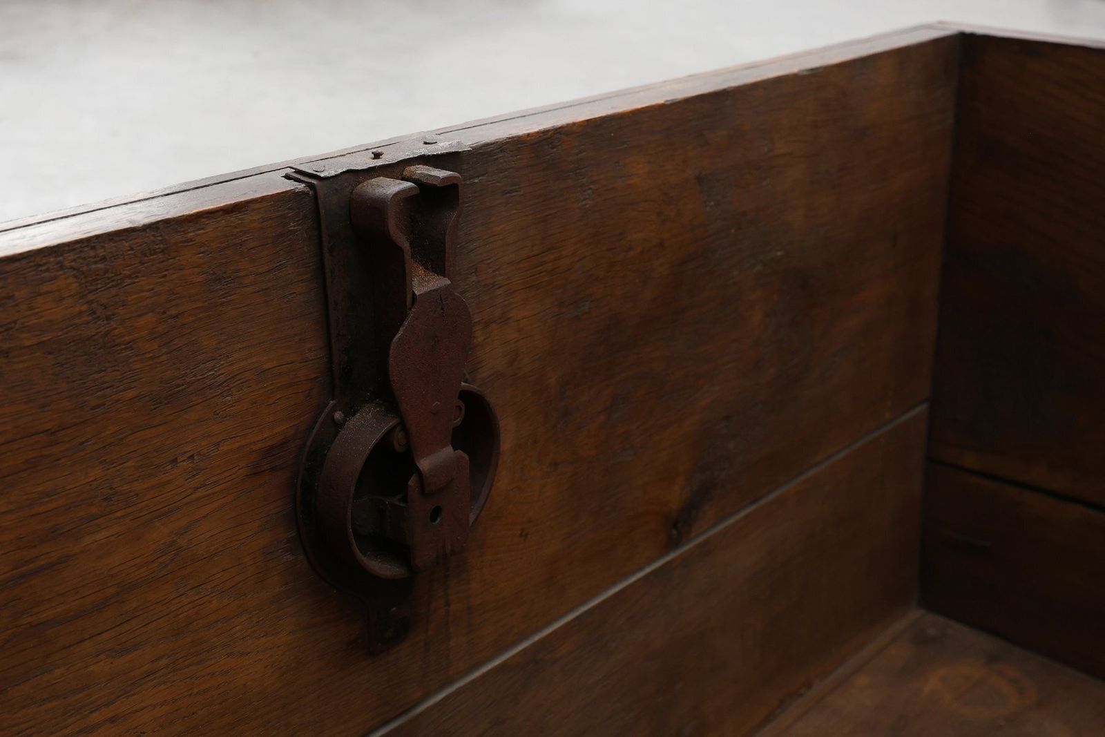 photo furniture Large 18th Century Provincial Oak Chest, France