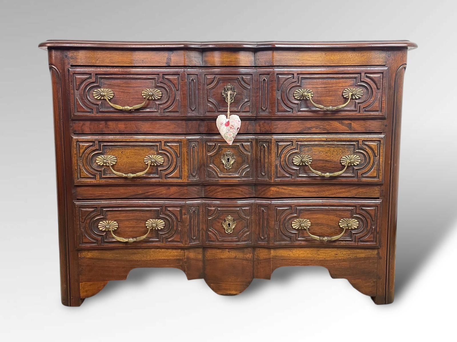 photo vinterior Antique Walnut Commode With Carved Panels & Brass Handles