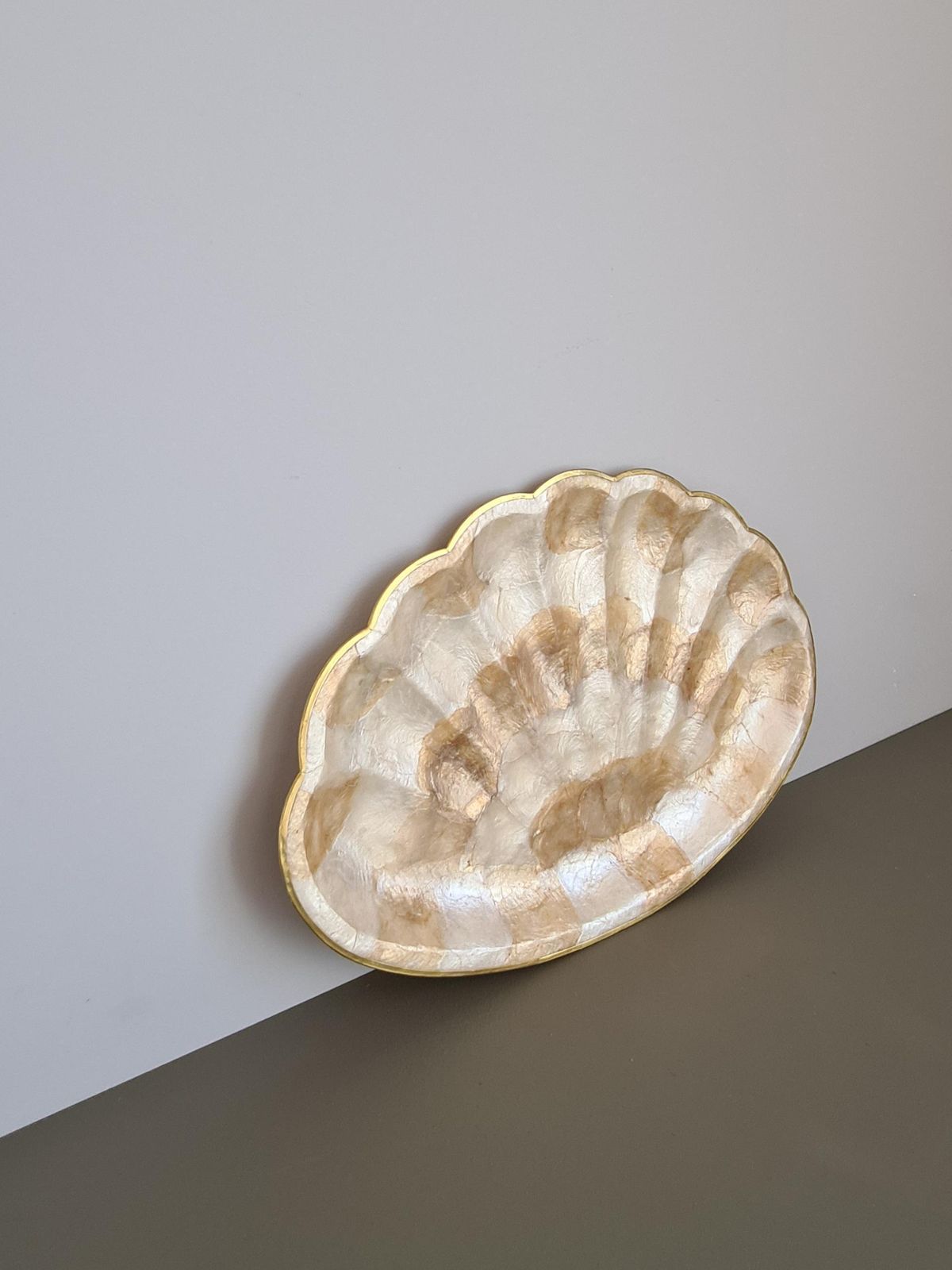 Vintage Mother Of Pearl And Gold Plated Trinket Dish – 1970s Seashell Decorative Dish – Retro Chic Trinket Tray photo vinterior