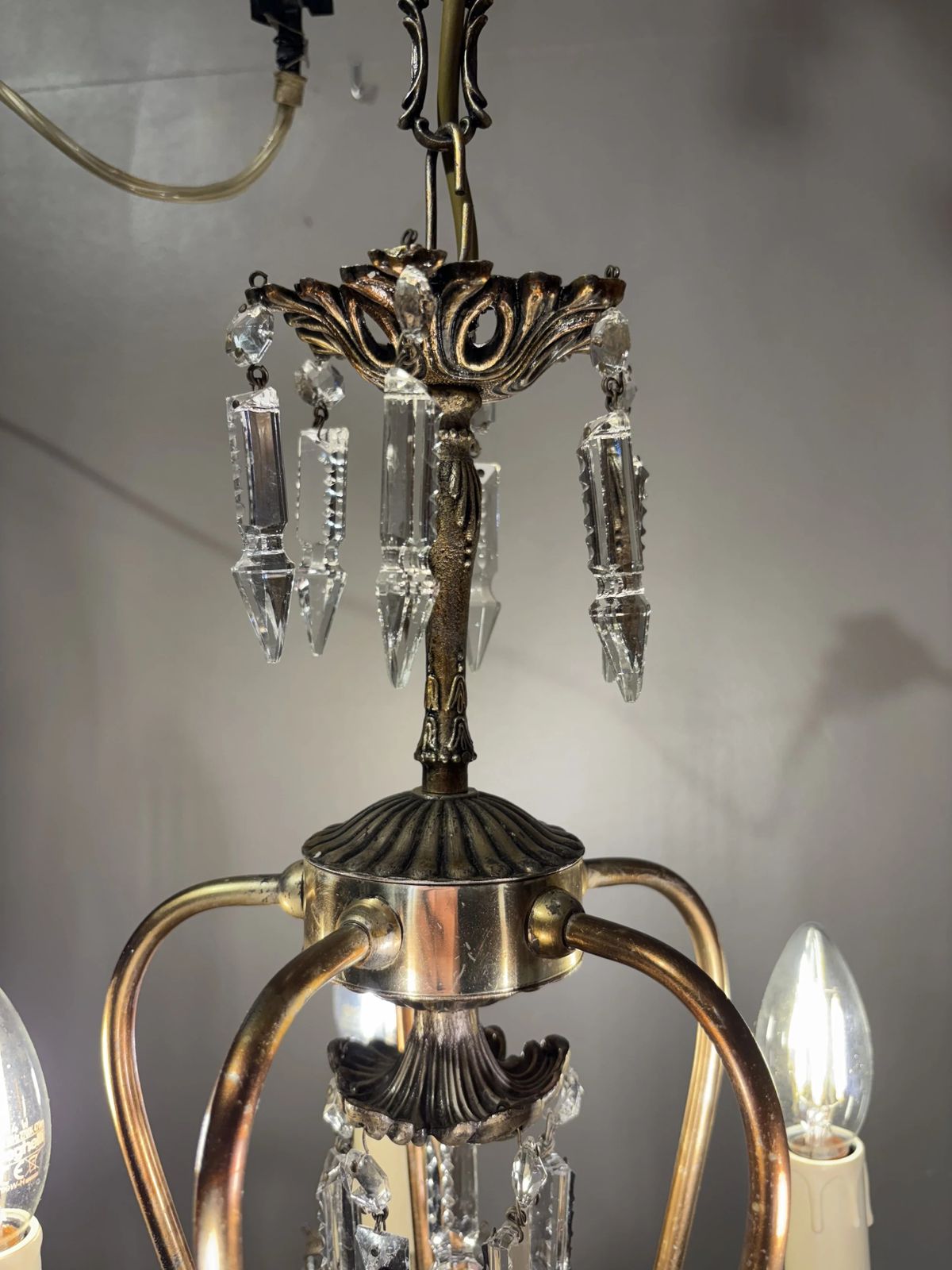 Italian Mid Century Gilded Brass Chandelier With Bohemian Crystal photo vintage