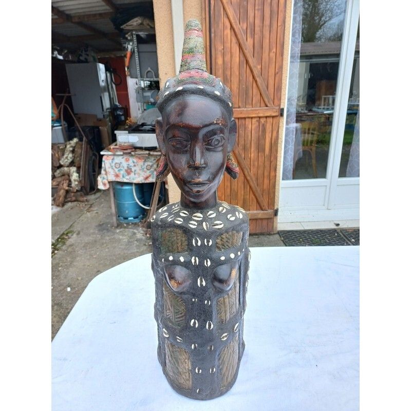Statue Africaine Femme Bois , Laiton , Perles , Coquillages