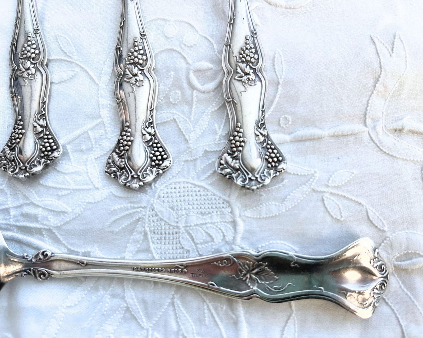 Rogers Bros Soup Spoons | 4pcs | Silver Plate Grapes Vine | Ready To Use photo Home Decor