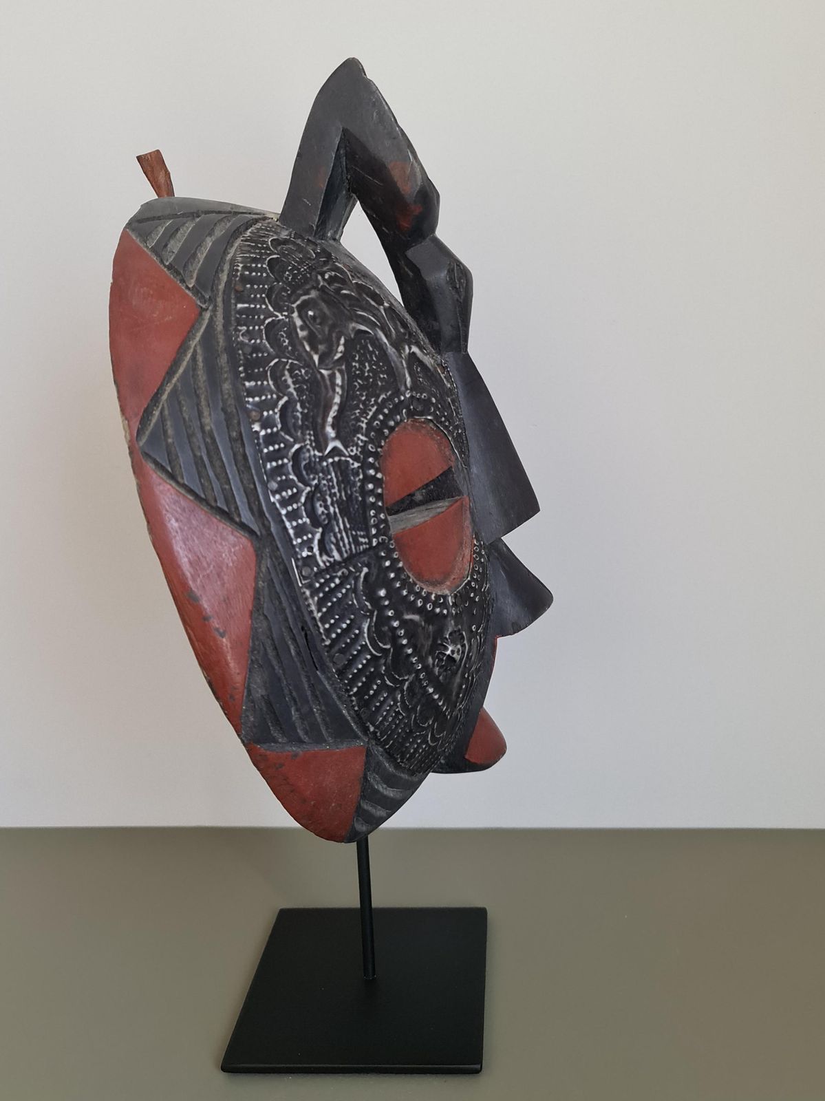 Vintage Luba Kifwebe African Mask In Carved Wood – Ethnic Tribal Art – Wall Decor & Handicraft Object – Antique Mask photo vinterior