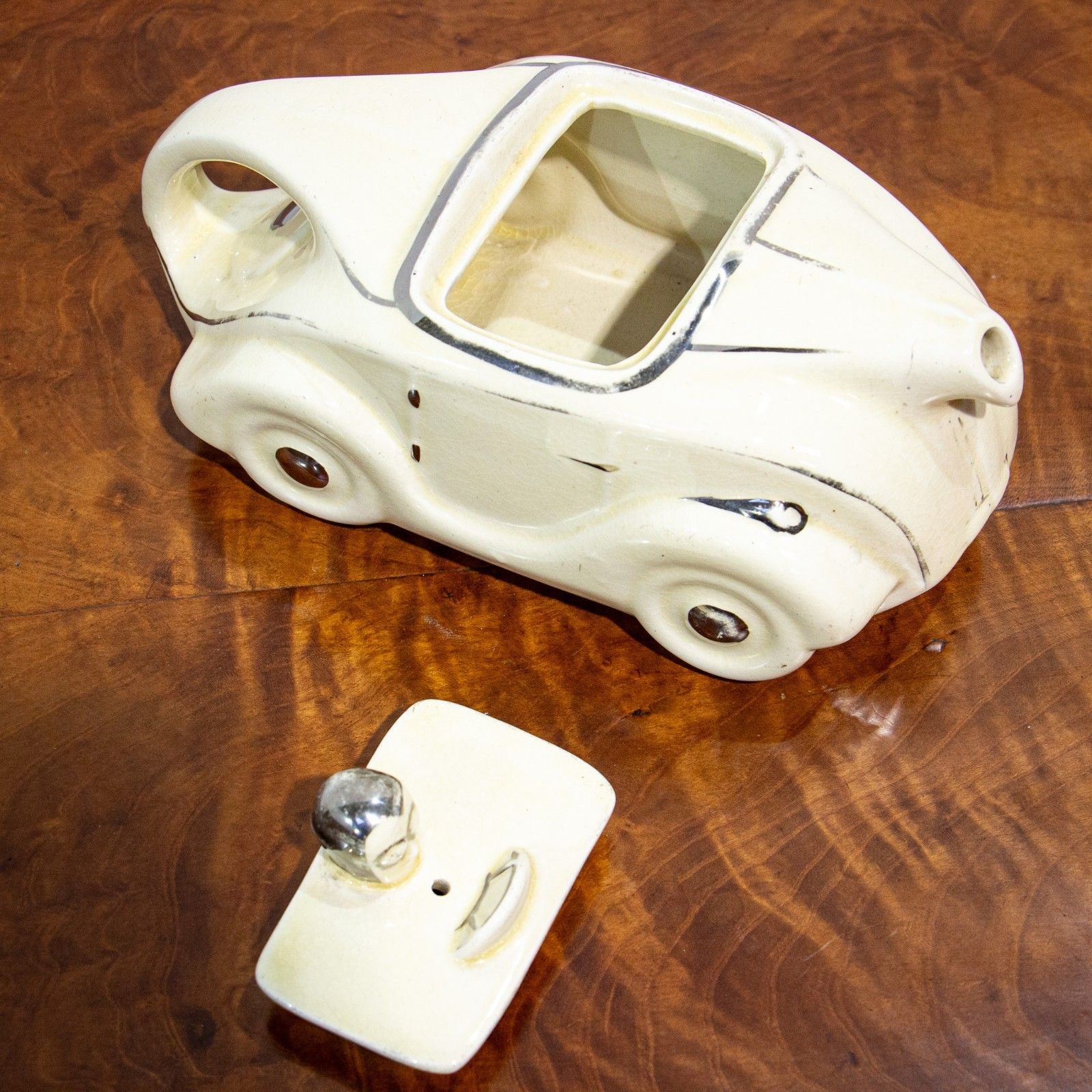 White Sadlers Teapot photo furniture