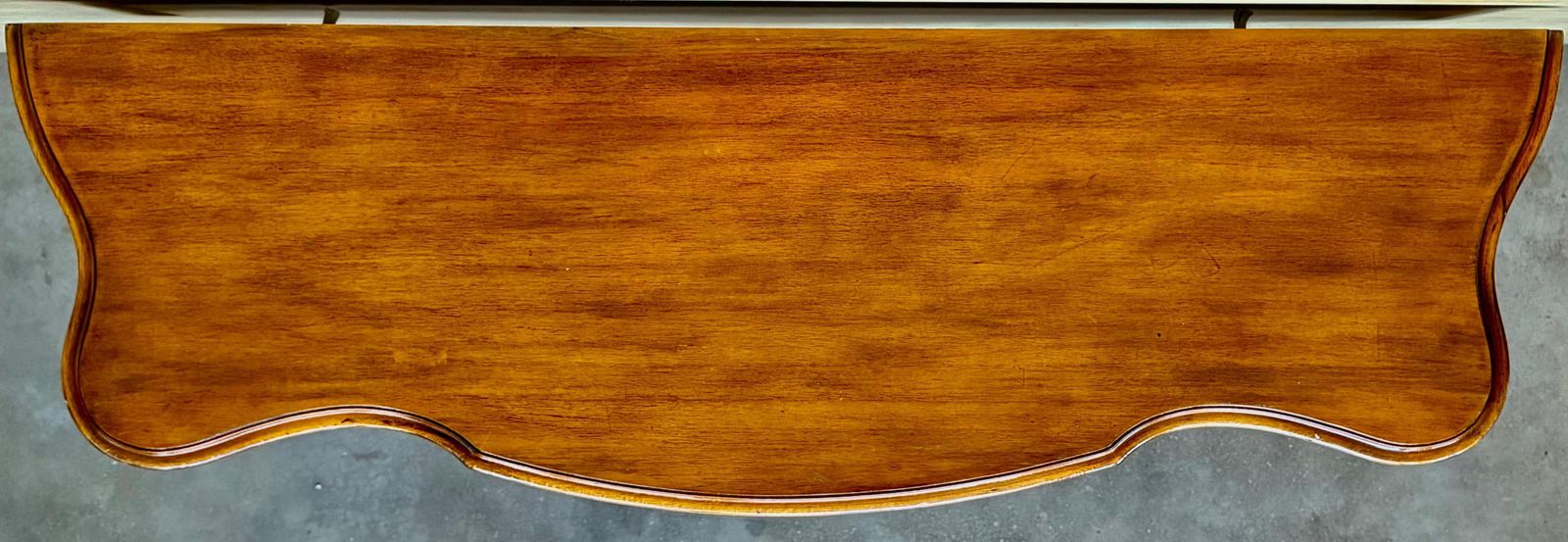 photo furniture Console murale de style Louis XIV sculptée et peinte, plateau en bois