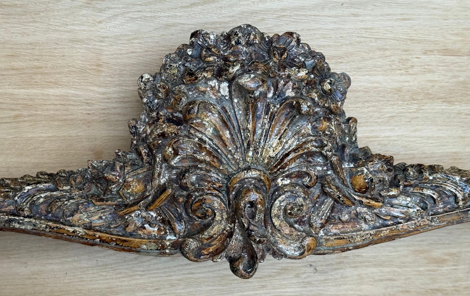 2816.0 Console murale de style Louis XIV sculptée et peinte, plateau en bois photo