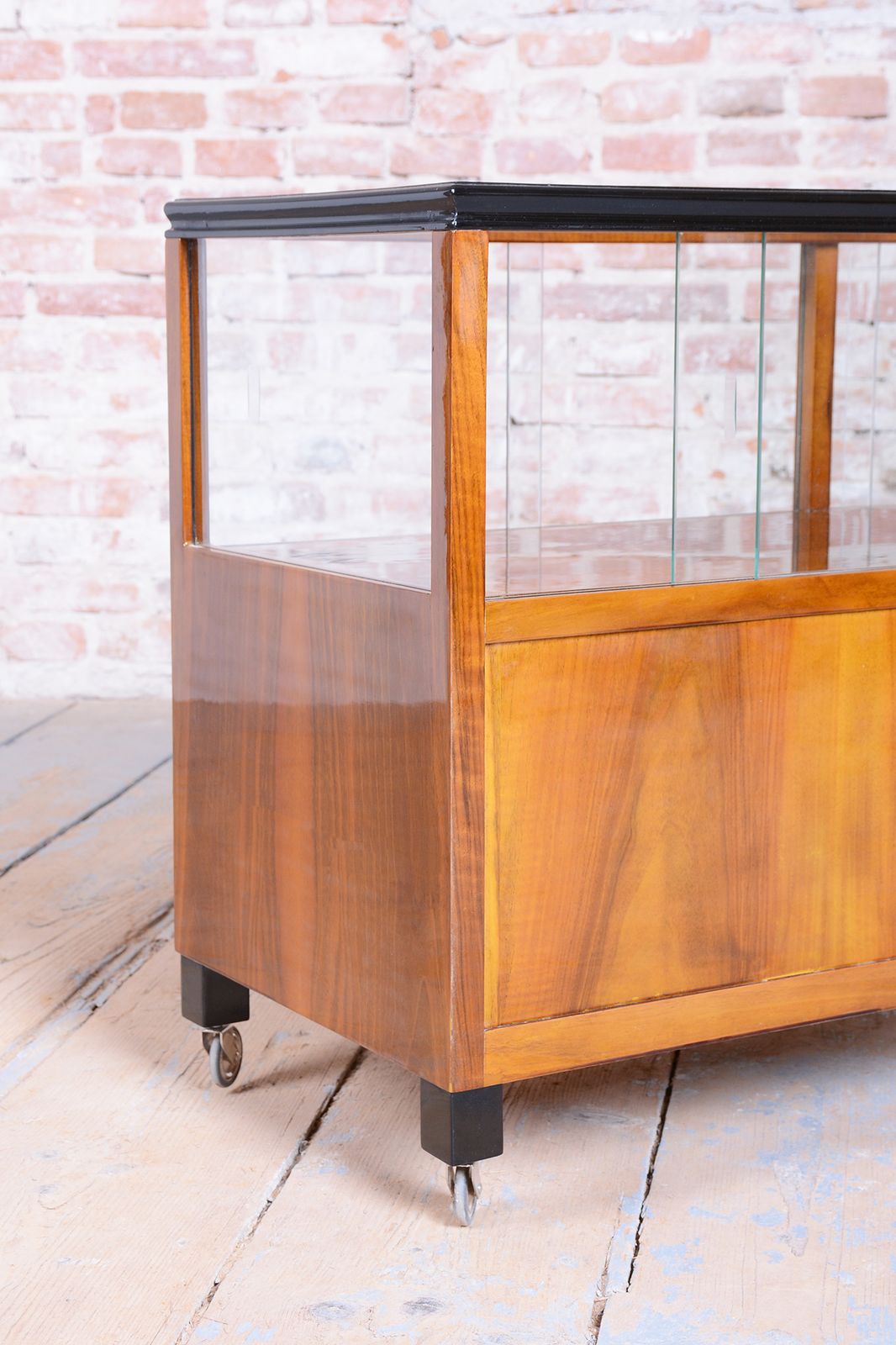 Restored Art Deco Serving Trolley, Walnut, Glass, Repolished, Czech, 1920s photo vinterior