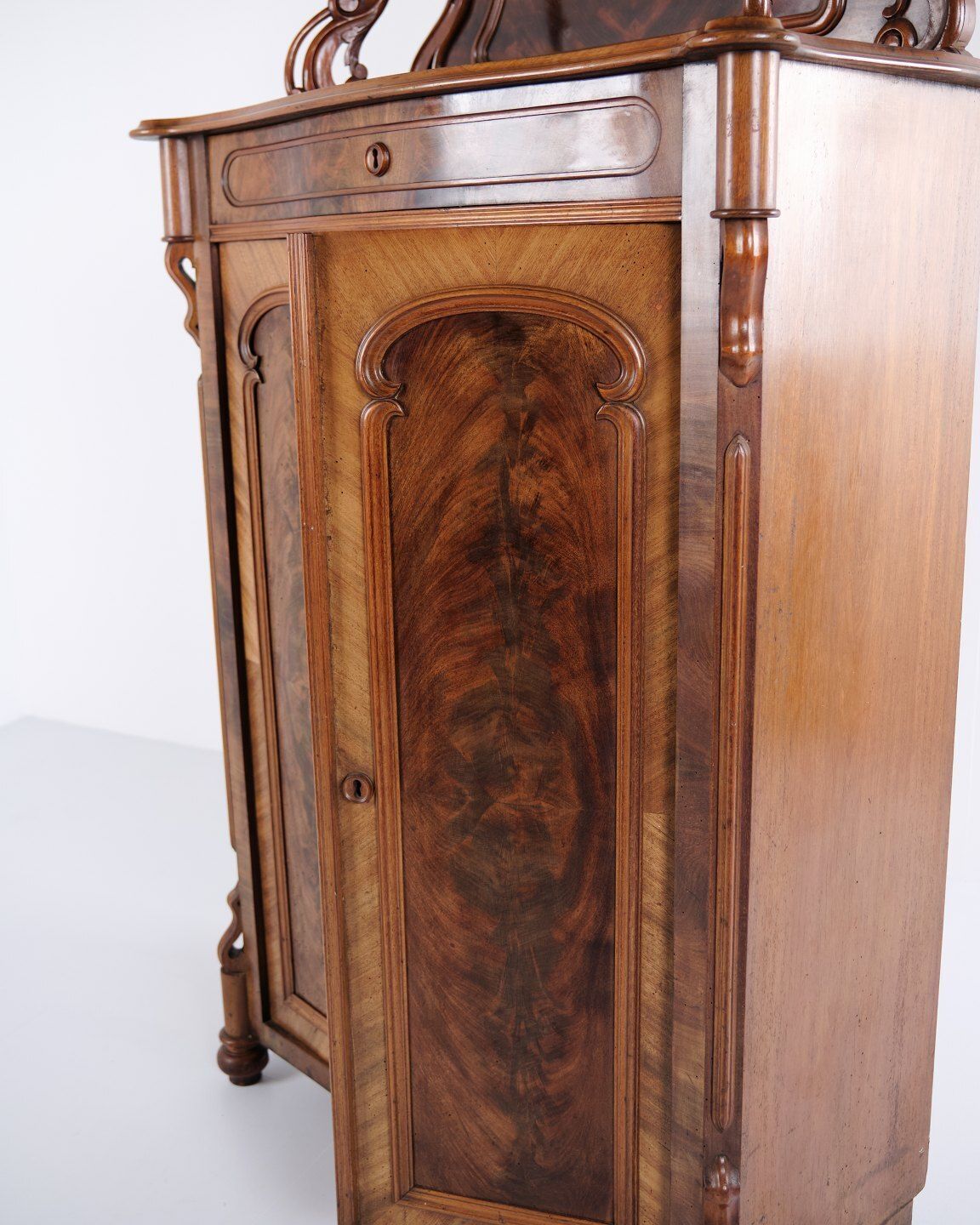 Cabinet   Mahogany   Antique   Carvings   Doors & Shelves   1880s photo vinterior
