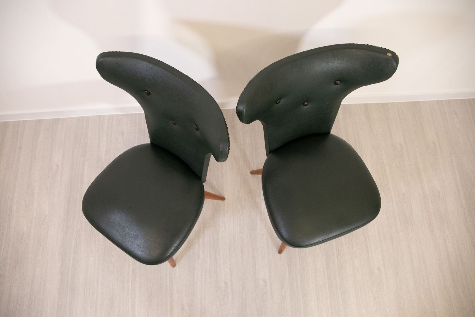 photo furniture Set Of Chairs By Lina Bo Bardi, 1960s