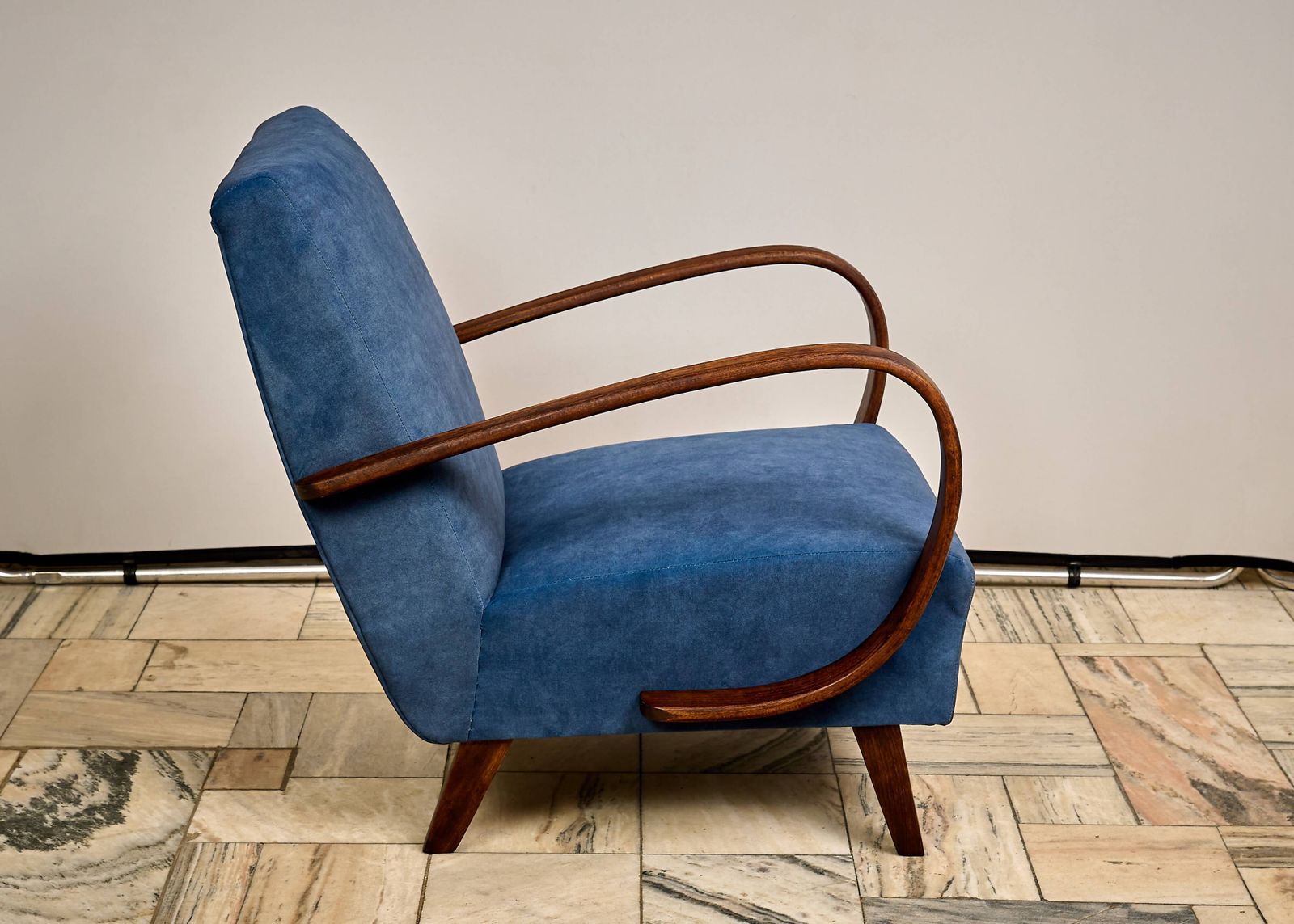831.0 Jindrich Halabala Armchair, Czechoslovakia 1940s photo