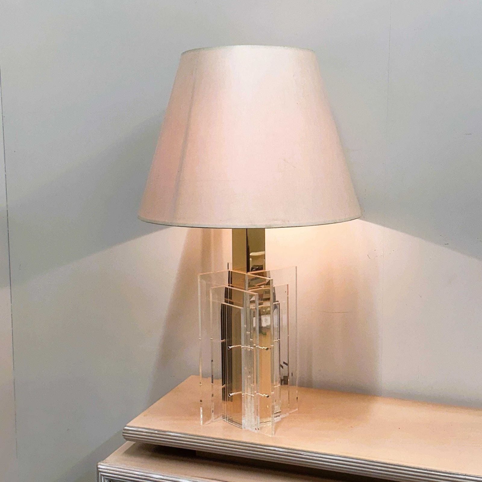 Large Glamourous 1970s Brass & Lucite Architectural Table Lamp. photo Lighting