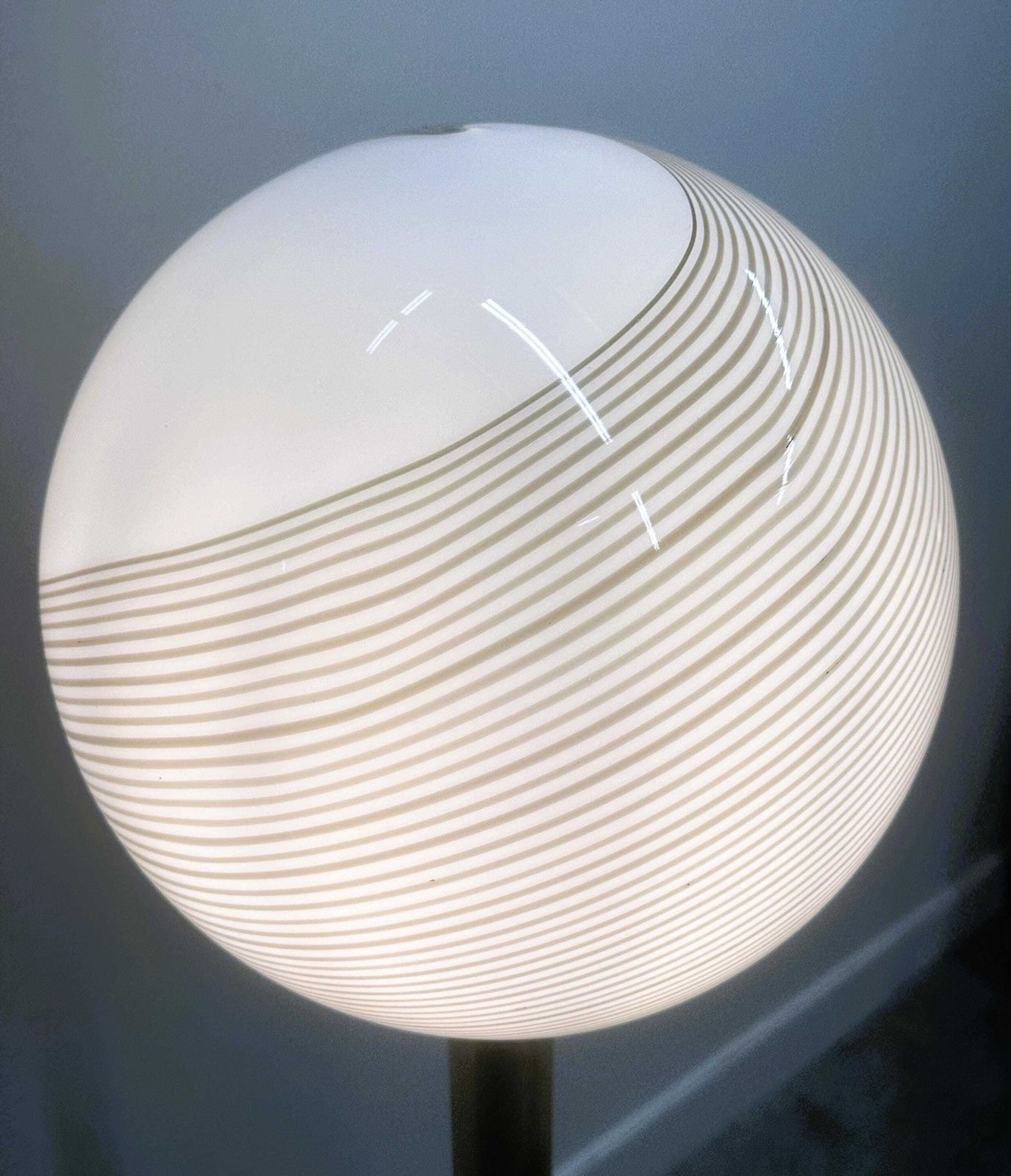 Large 1970s Italian Brass Floor Lamp With Swirled Murano Glass Globe — Sculptural & Luminous photo 987.0
