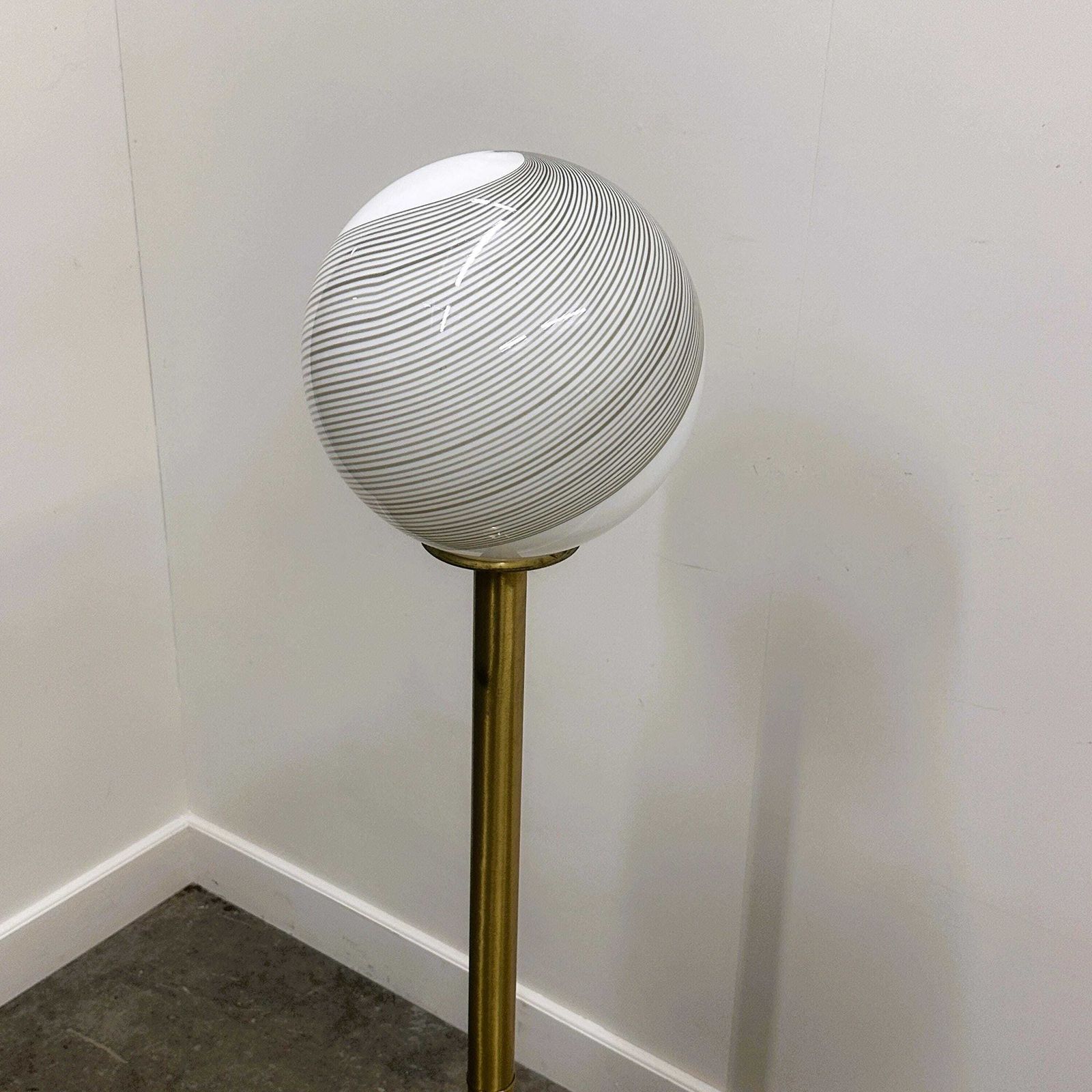 Large 1970s Italian Brass Floor Lamp With Swirled Murano Glass Globe — Sculptural & Luminous photo vinterior