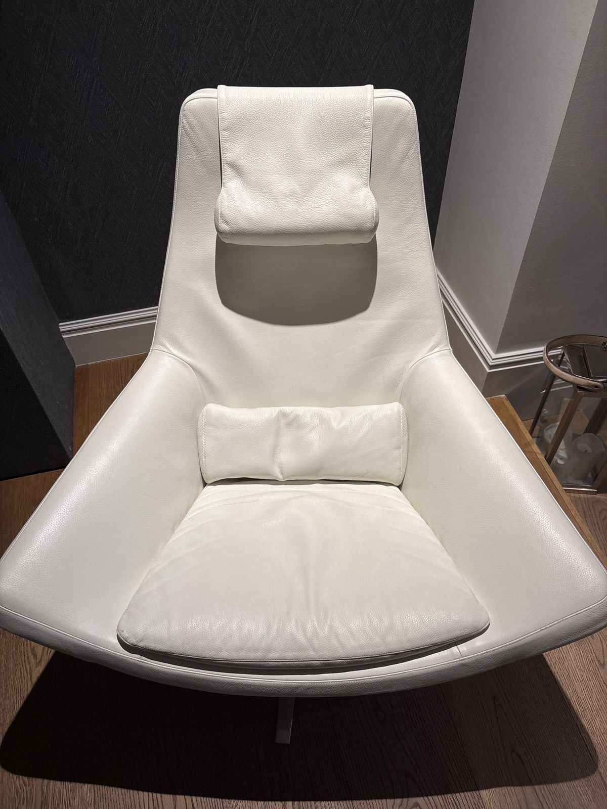 B&B Italia ‘Metropolitan’ Swivel Armchair In White Leather photo Furniture
