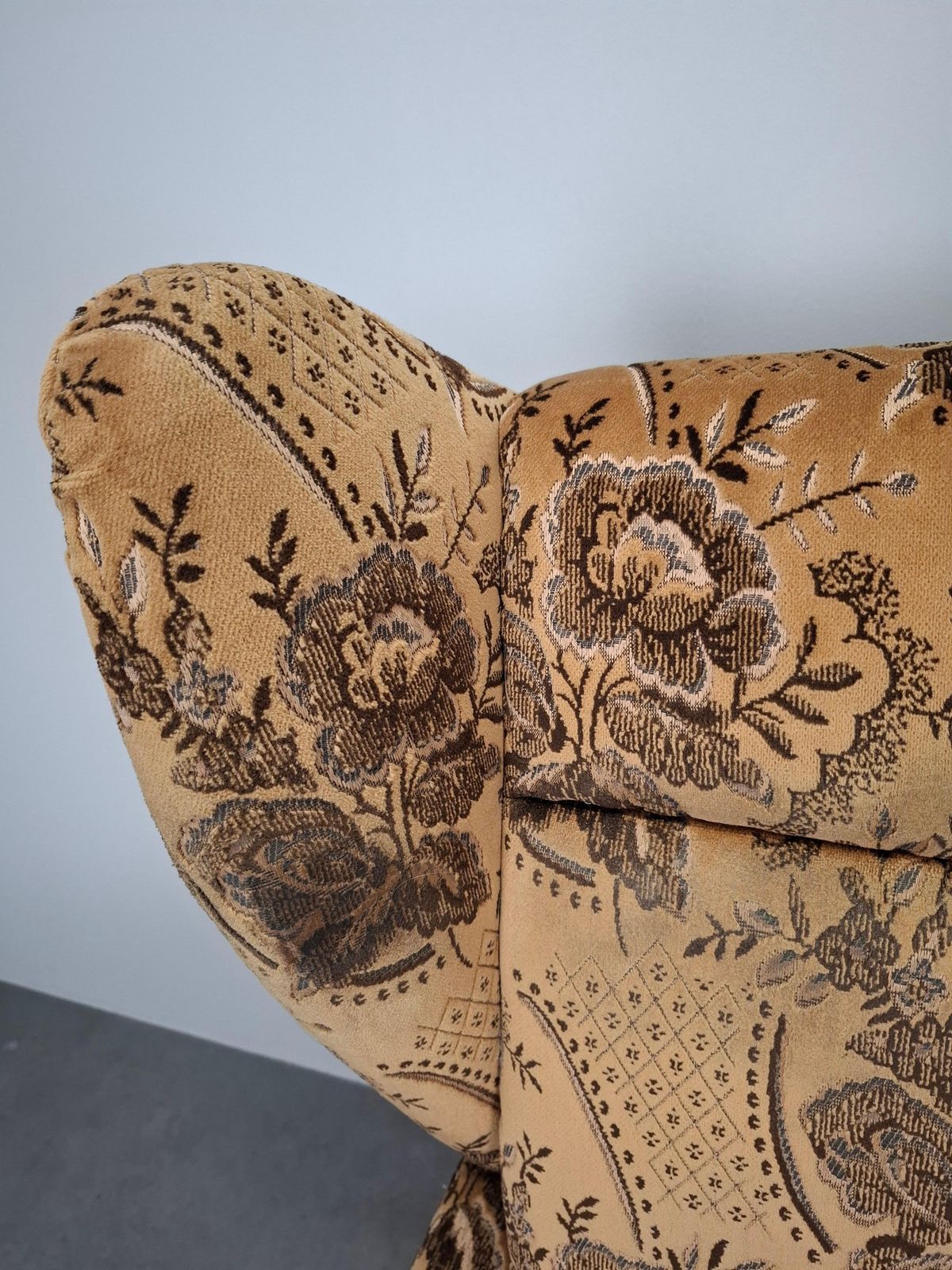 photo vinterior Mid Century Czechoslovak Plush Wingback Recliner Chair, 1970s