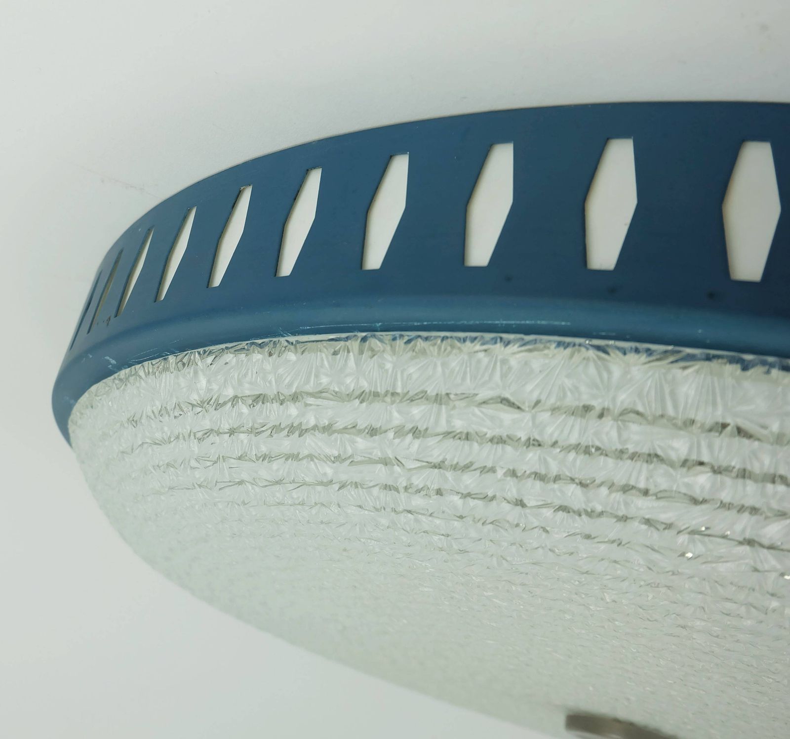 photo vintage Rare And Large Hillebrand Ceiling Light From The 1960s, In Textured Glass And Blue Metal Frame.