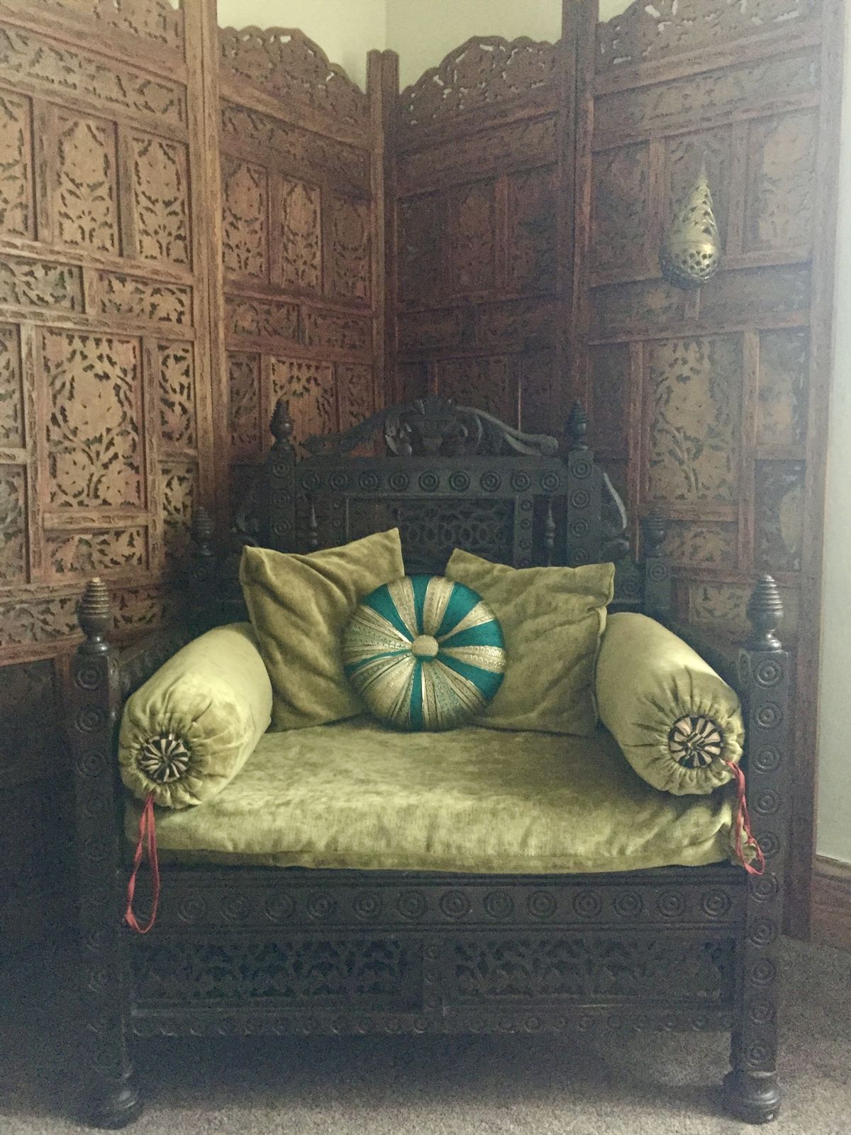 Hand Carved Indian Throne / Maharaja Bench In Solid Dark Wood — Intricate Jali Carving & Turned Finials