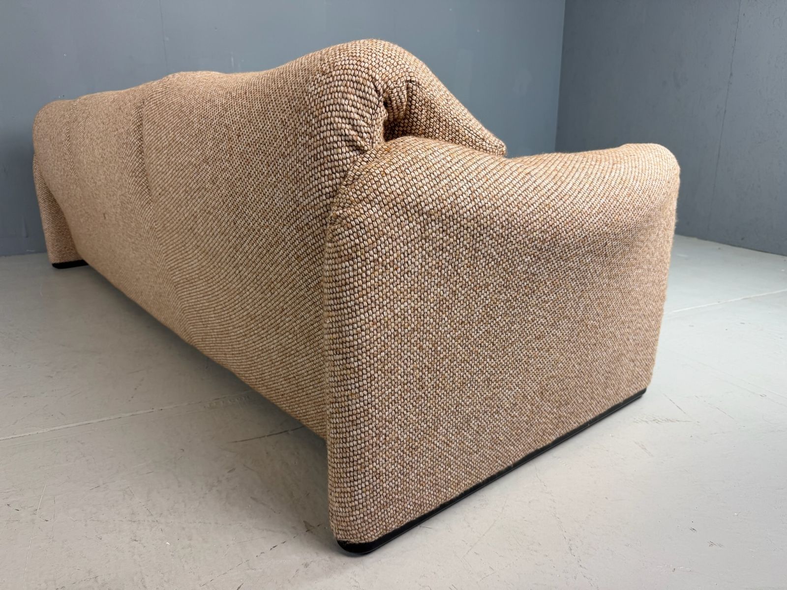 Vico Magistretti "Maralunga" 3 Seater Re Upholstered Full Wool Sofa For Cassina photo vinterior