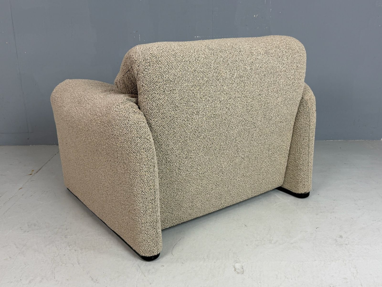Vico Magistretti Maralunga Reupholstered Lounge Chair For Cassina, 1980s photo buy