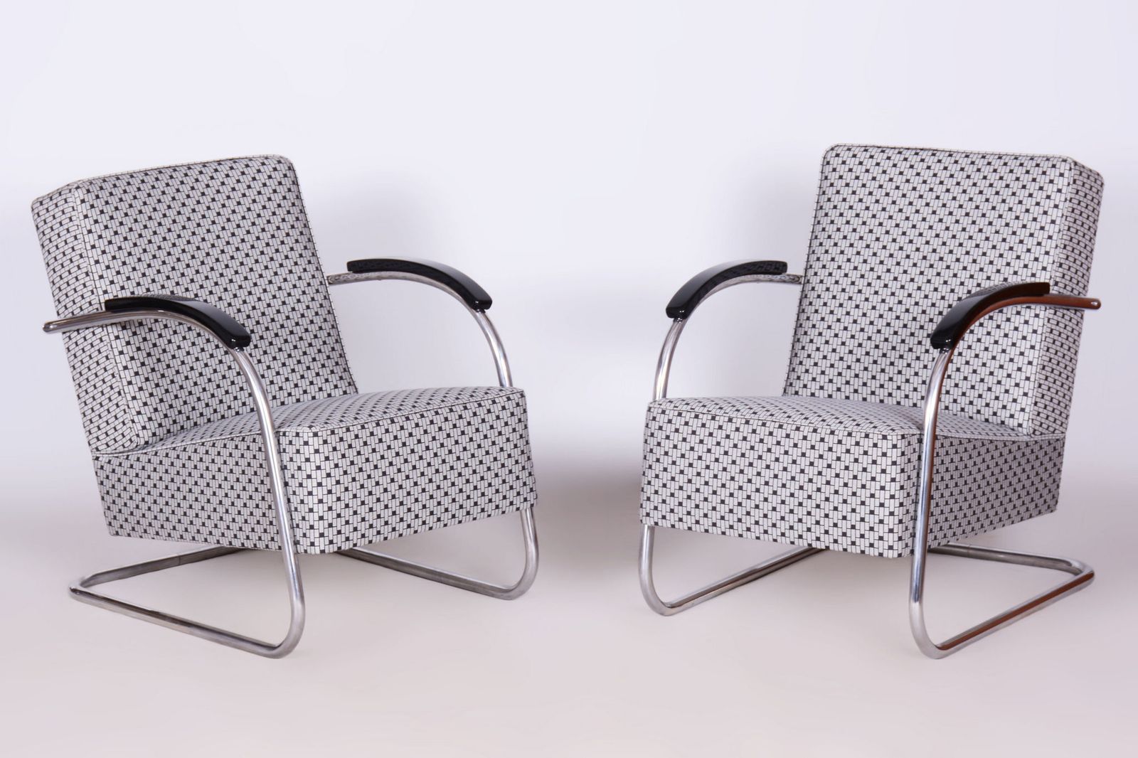 Pair Of Restored Bauhaus Armchairs, By Mücke Melder, Chrome, Czech, 1930s