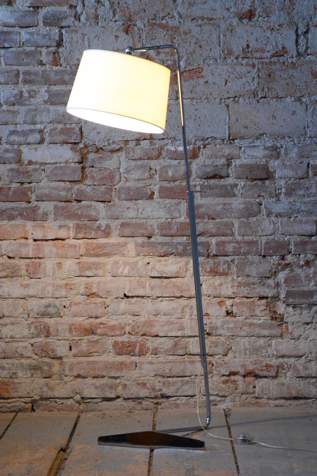 photo vinterior Original Mid Century Floor Lamp, By G. Teixido, Chrome, Coton, Italy, 1990s