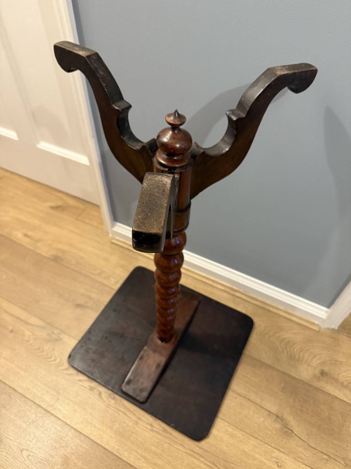 Victorian Mahogany Bobbin Tripod Table photo 295.0