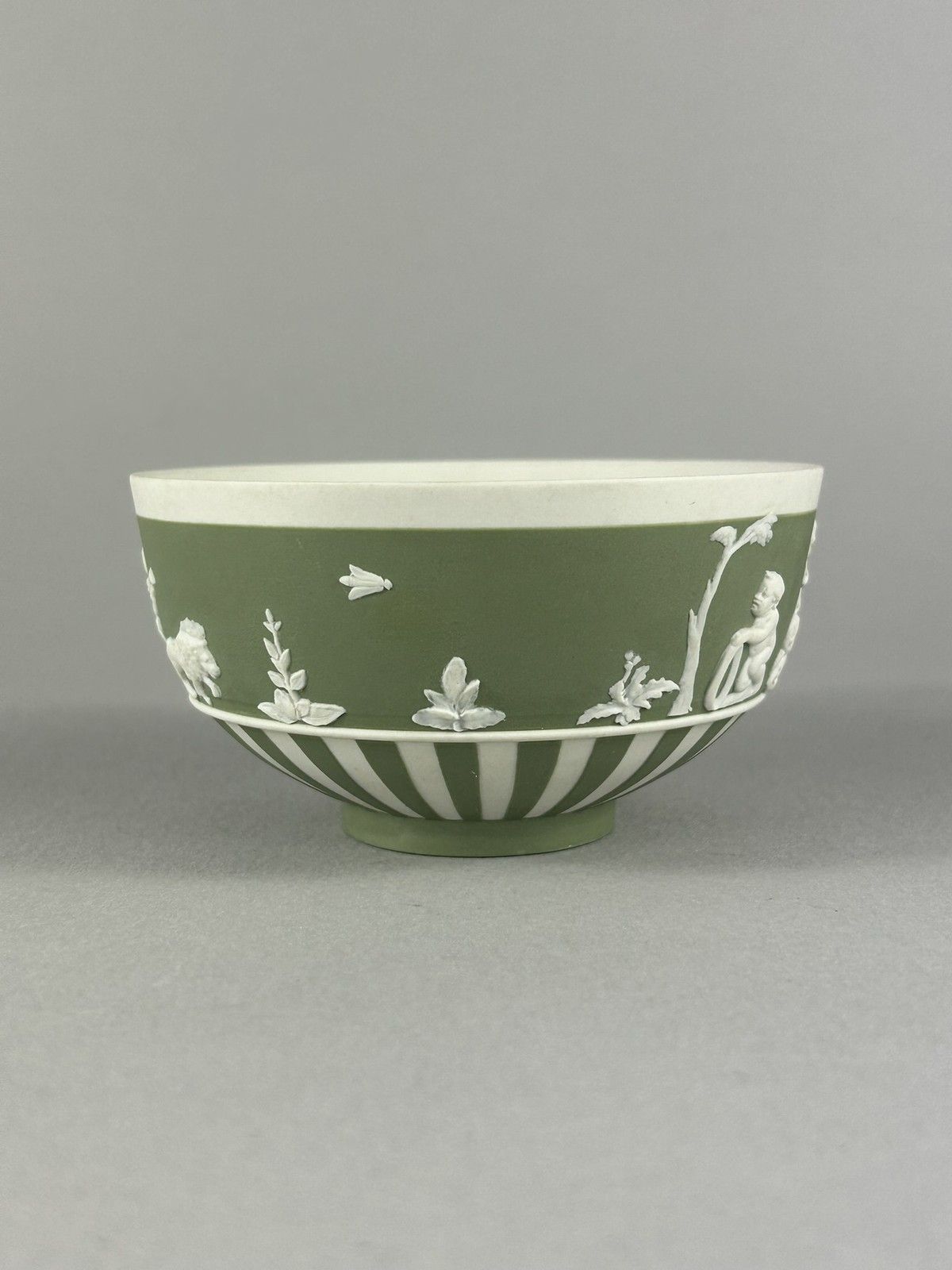 Wedgwood 1955 Green Jasperware Cherub Lion Chariot Bowl 10cm England photo furniture