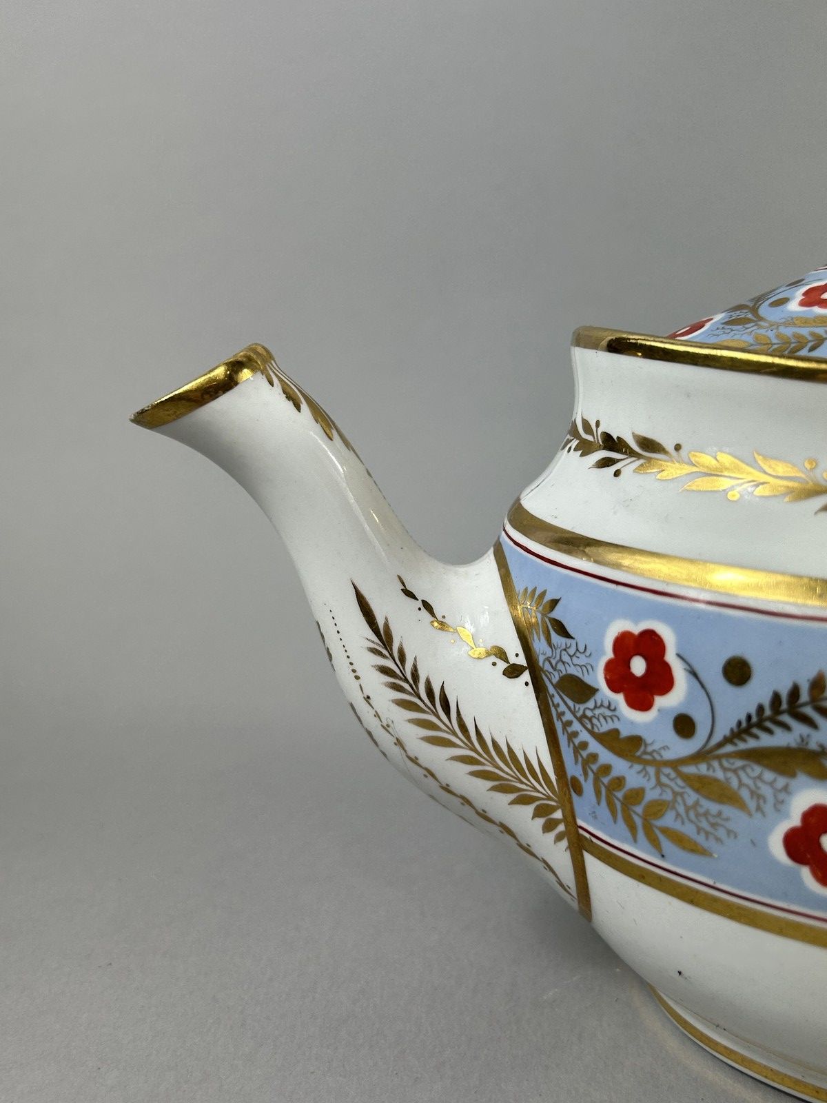Early 19th Century British Porcelain Teapot With Gilt Floral Border photo furniture