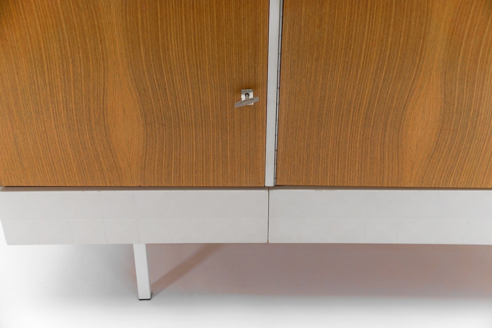 photo vinterior Mid Century Modern Brown & White Sideboard, 1960s