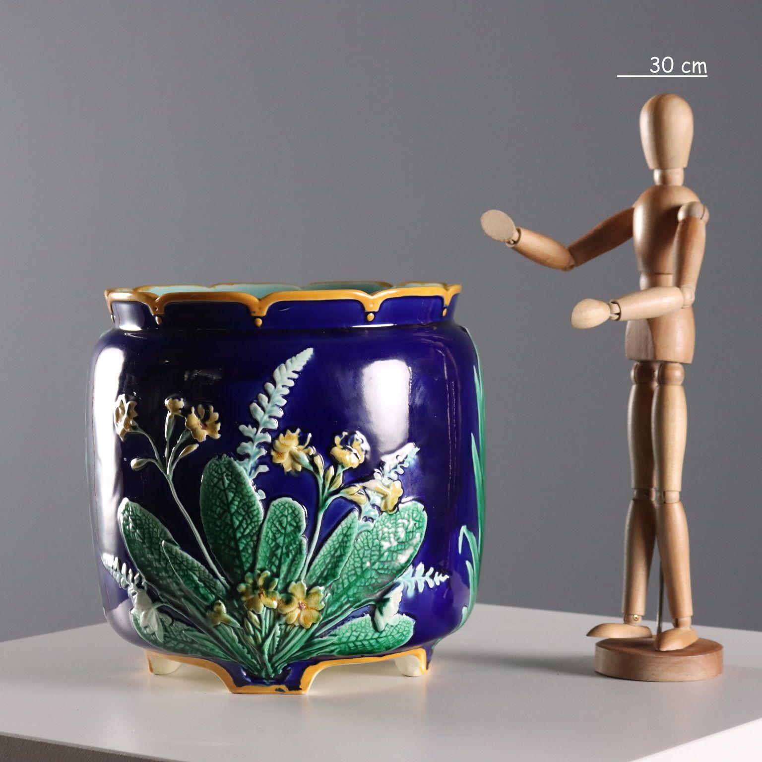 Cache Pot In Ceramica Manifattura Wedgwood photo furniture