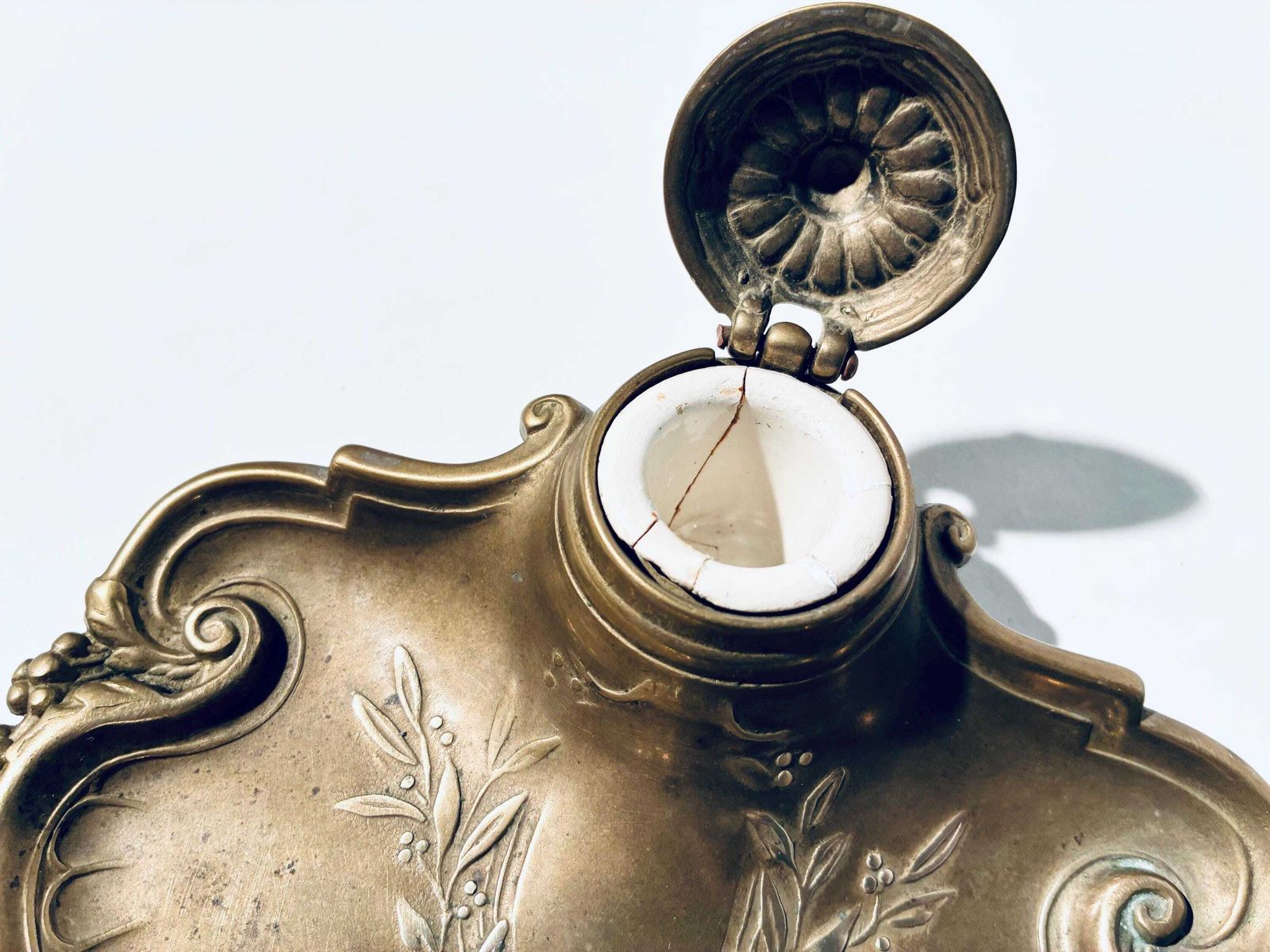 photo furniture French Art Nouveau Ornamented Ink Well Stand Brass / Antique Desk Decor 1880s