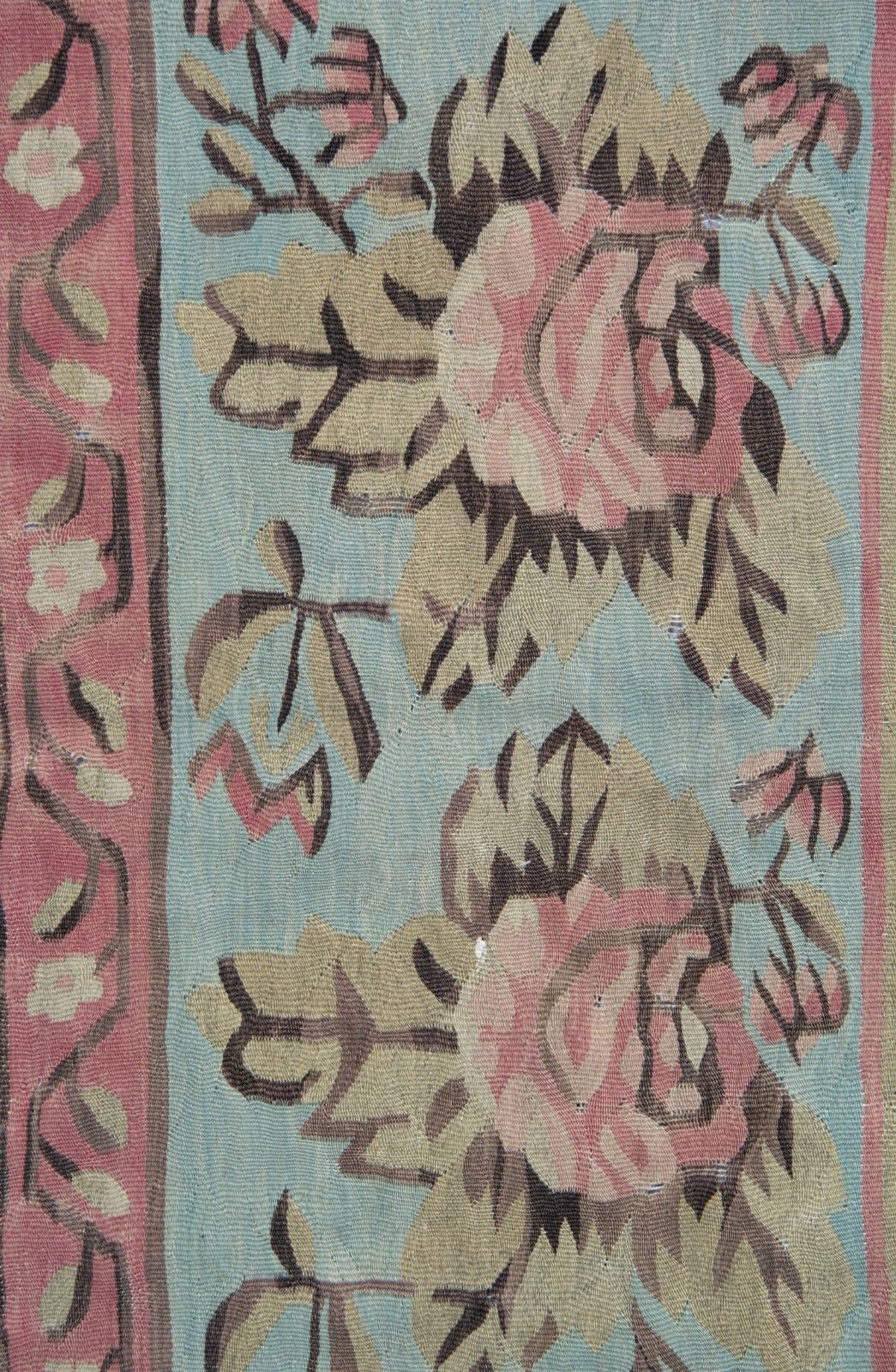 photo furniture Pink & Blue Bessarabian Kilim Rug 1870s Floral Wool Flatweave Carpet 176x271cm