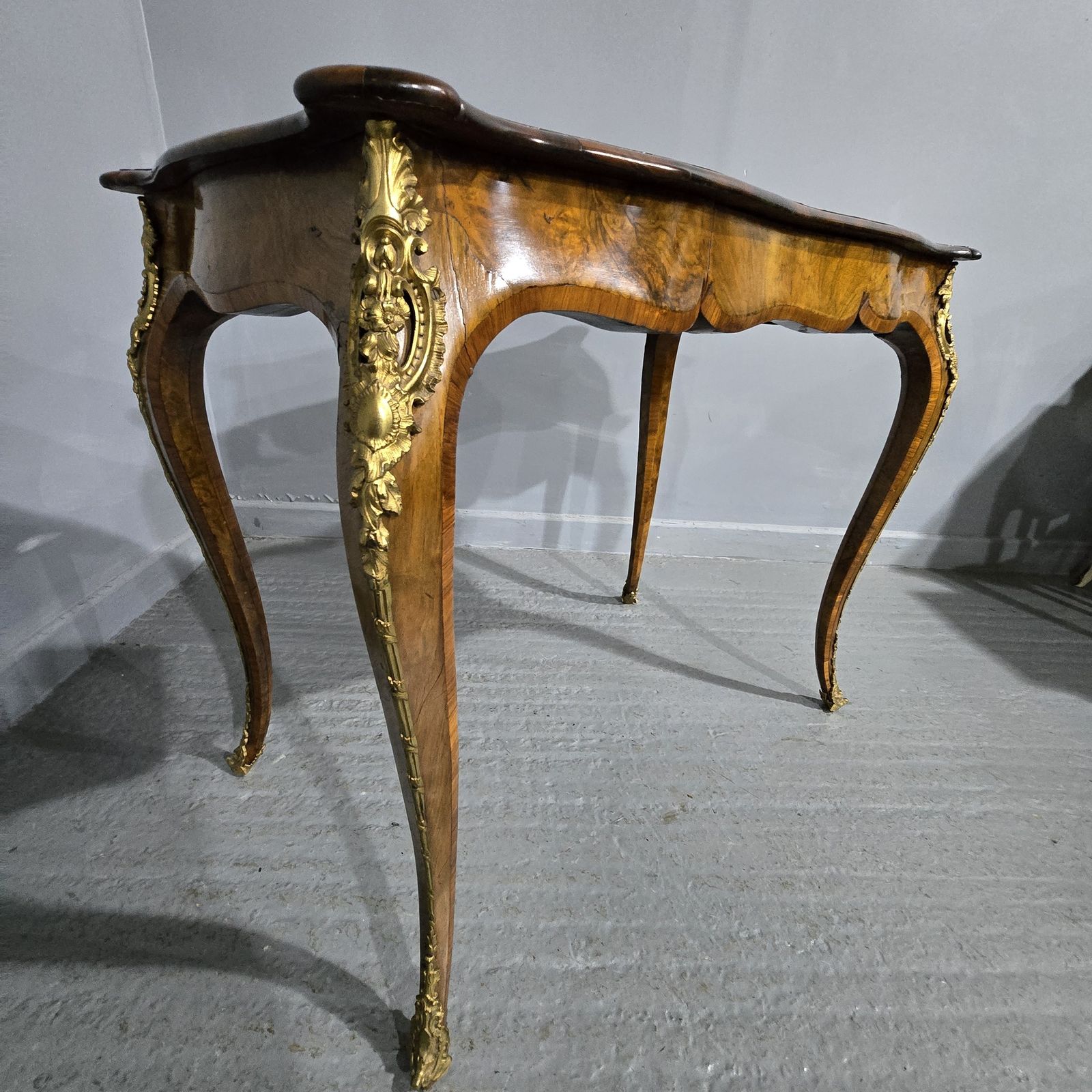 photo vintage Fine French Burr Walnut Bureau Platt Desk