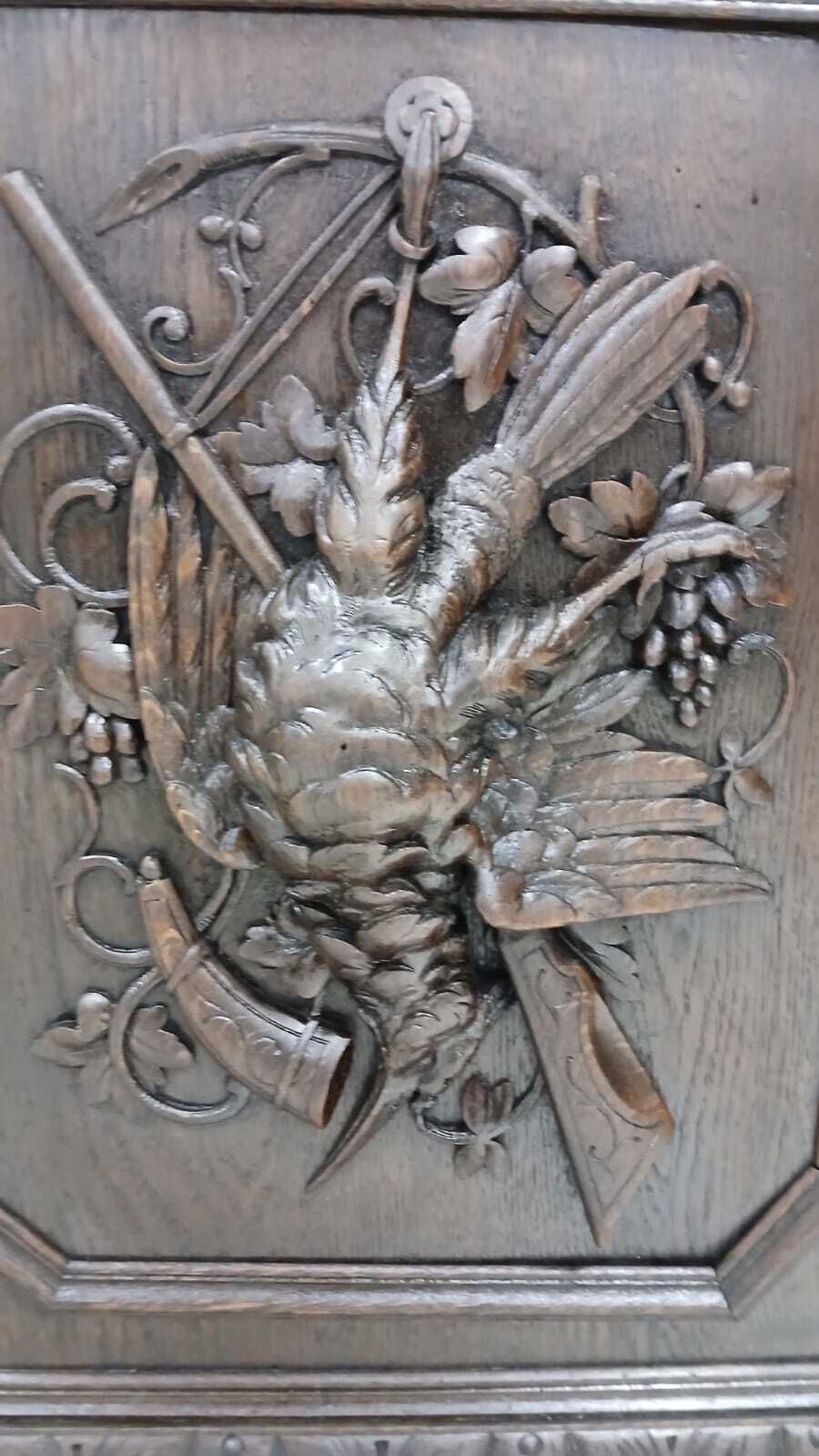 photo vinterior Antique Oak Carved French Renaissance Hunters Sideboard
