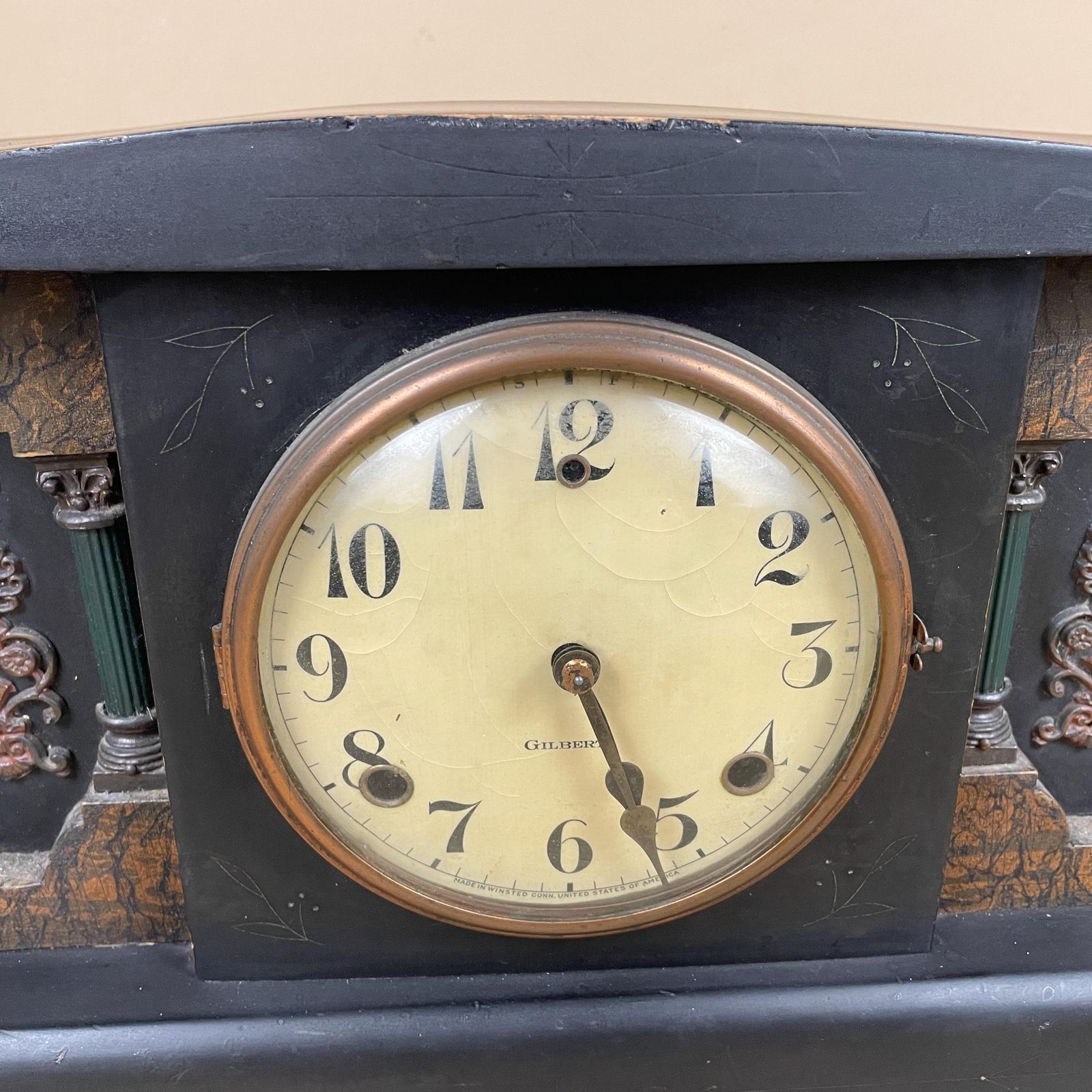 Antique Gilbert Mantel Clock USA Black Adamantine Case Ornate Feet Key Wind Vintage American Decorative Mantle Timepiece Victorian Style photo furniture