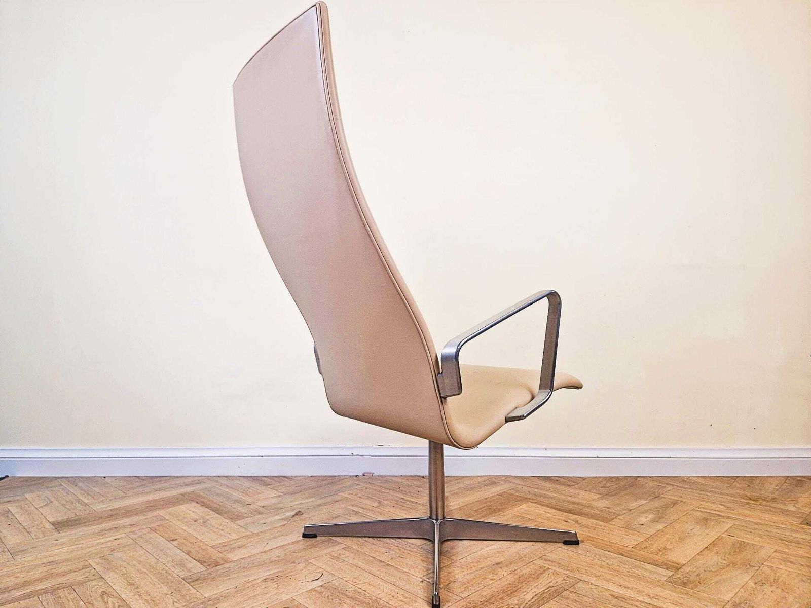 Arne Jacobsen For Fritz Hansen Oxford Mid Century Danish Design Highback Swivel Chair photo 749.0