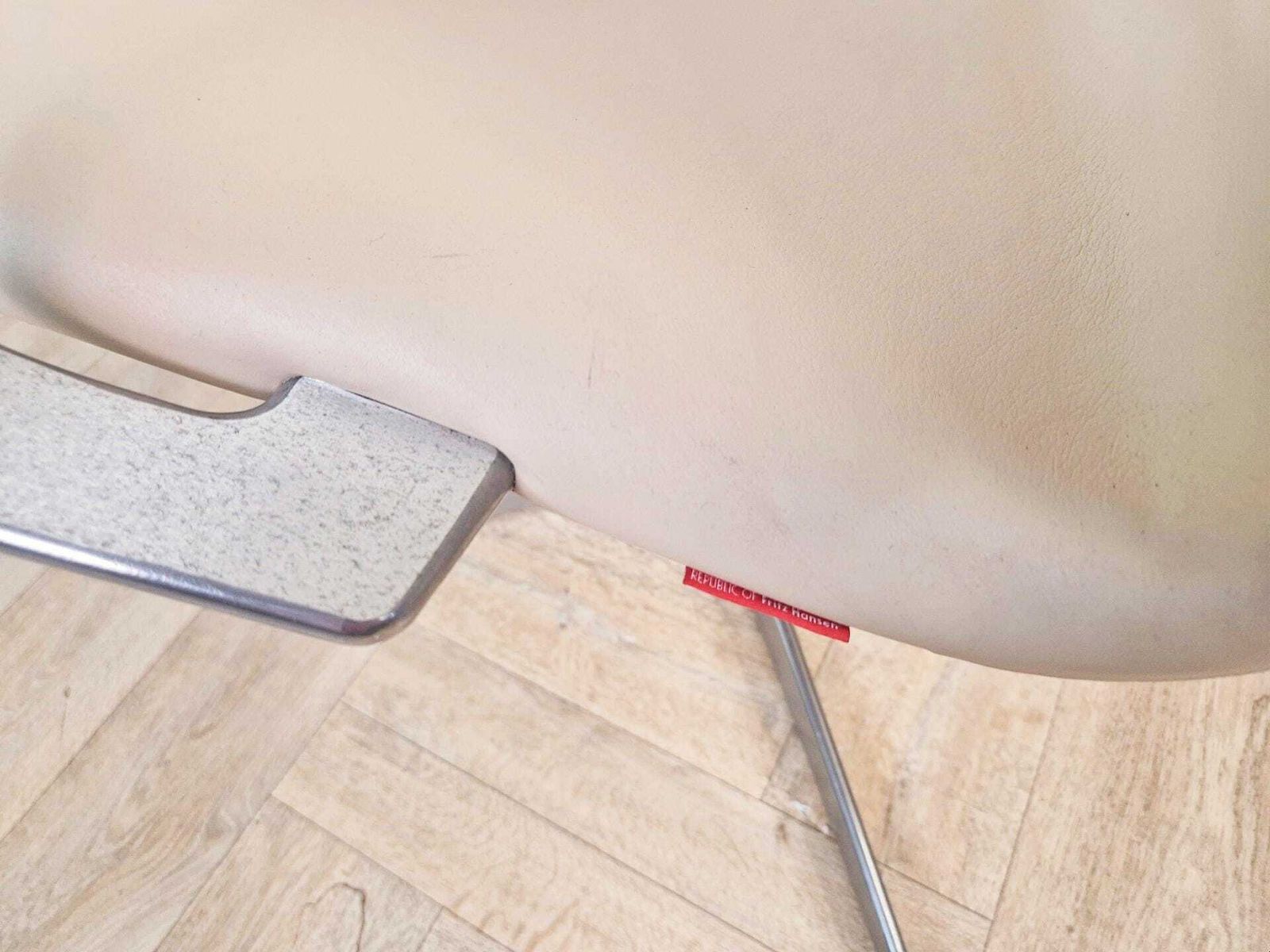 photo furniture Arne Jacobsen For Fritz Hansen Oxford Mid Century Danish Design Highback Swivel Chair