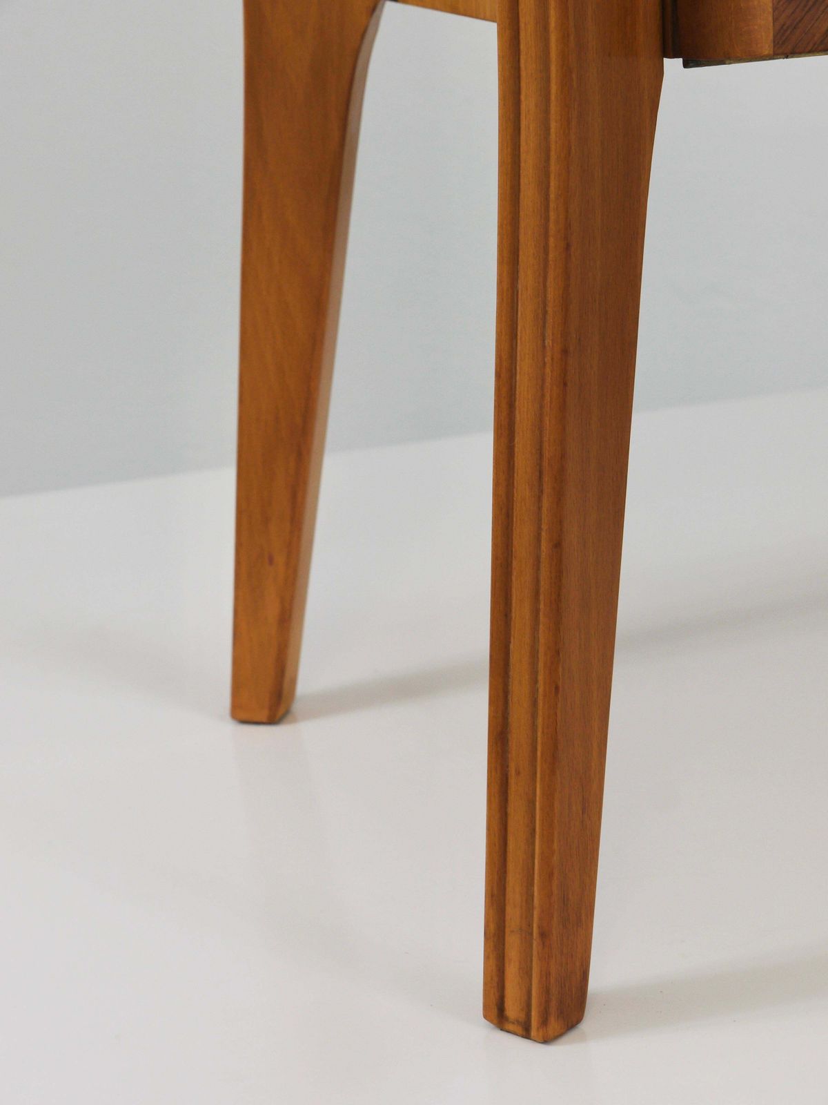 Gio Ponti Maple & Walnut Nightstand Table, La Permanente Mobili Cantù, 1940s photo vinterior