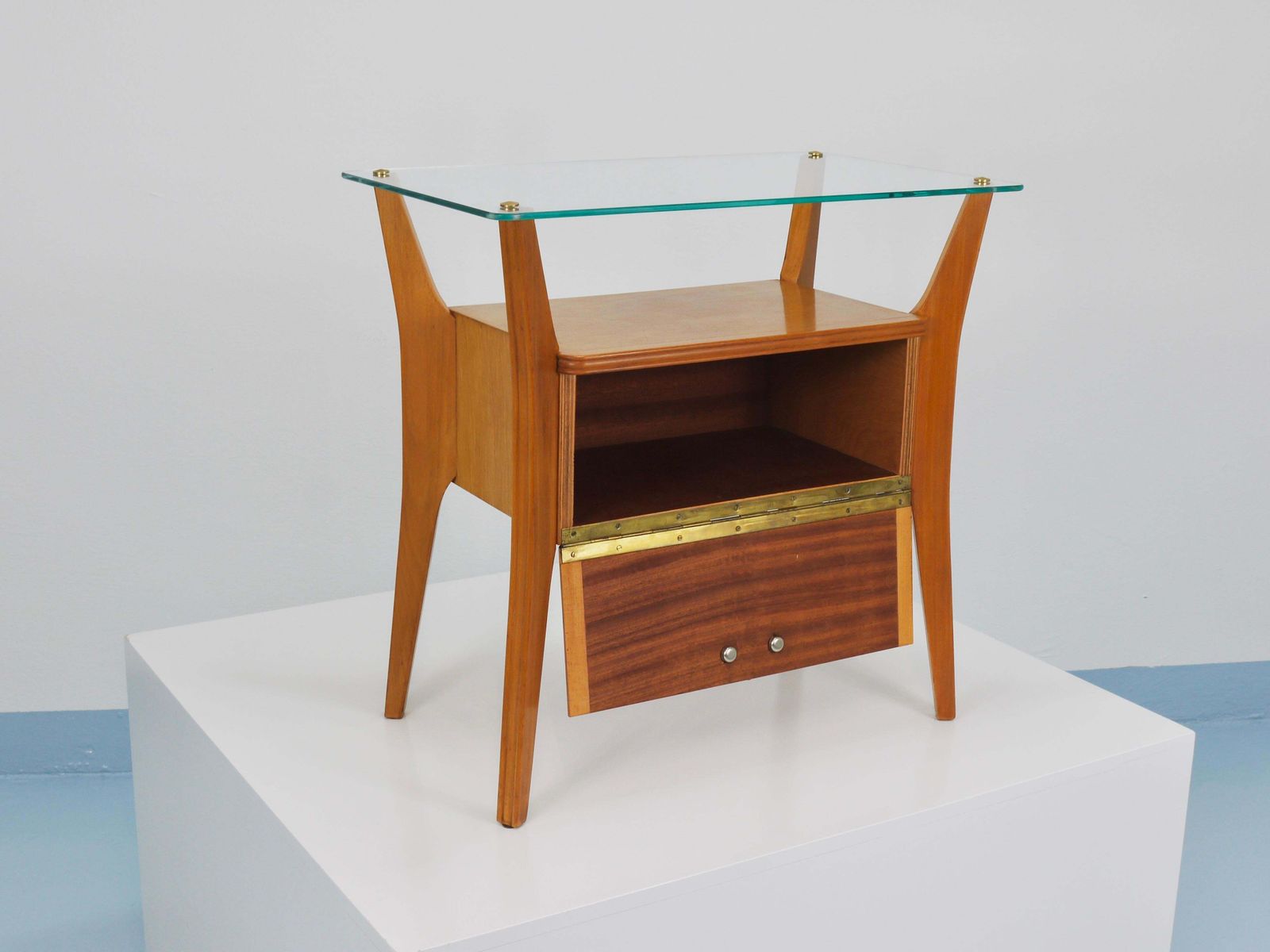 photo vintage Gio Ponti Maple & Walnut Nightstand Table, La Permanente Mobili Cantù, 1940s