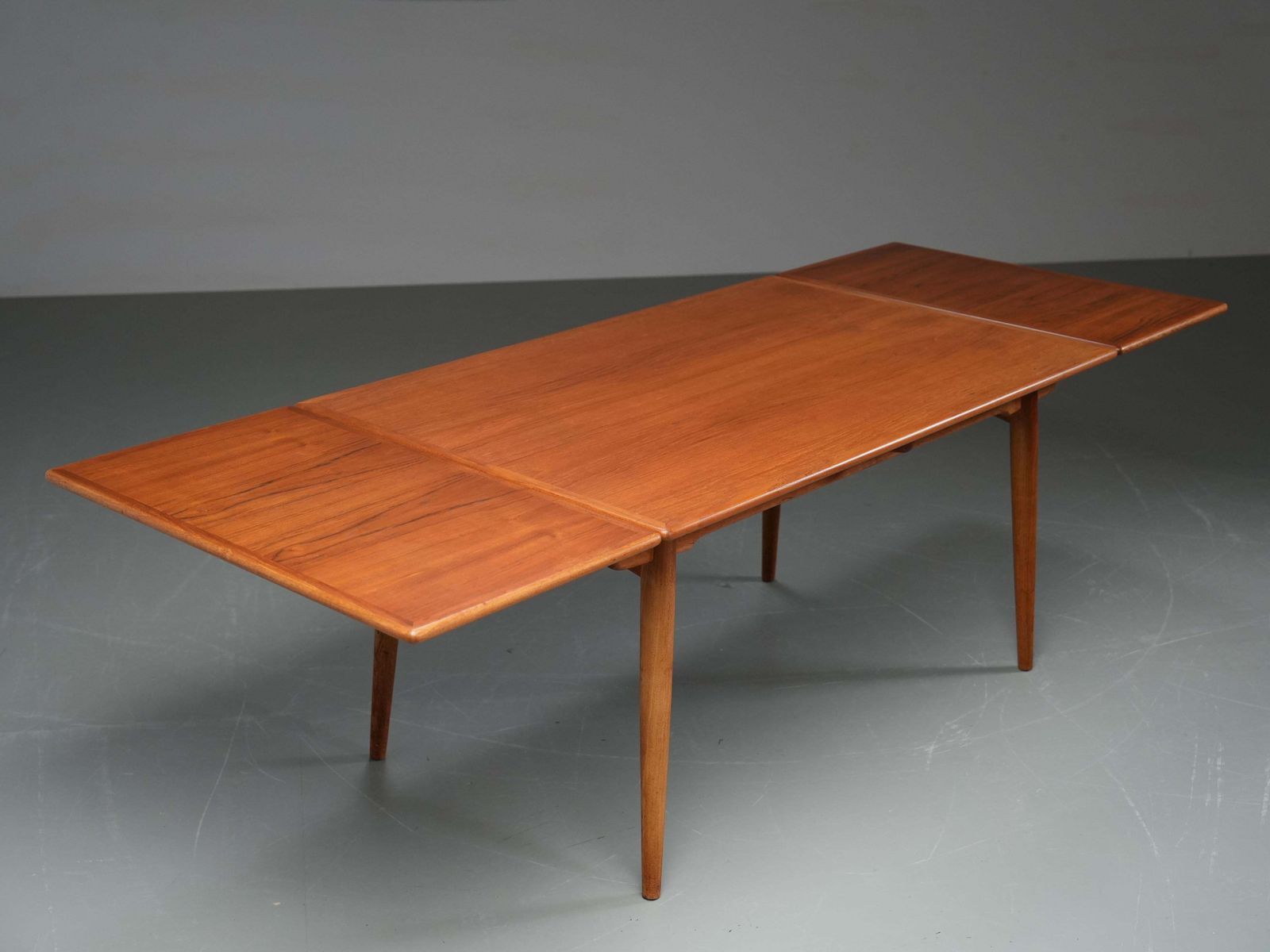 photo furniture Hans Wegner Teak En Eiken Eettafel 312 Voor Andreas Tuck, Denemarken, Jaren 1960
