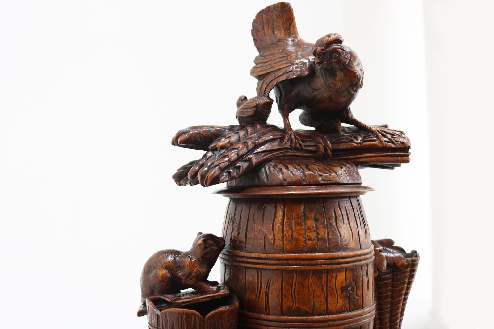 Zeldzame Grote Zwitserse Black Forest Tabaksdoos Met Kippen – 19e Eeuw – Humidor photo vintage